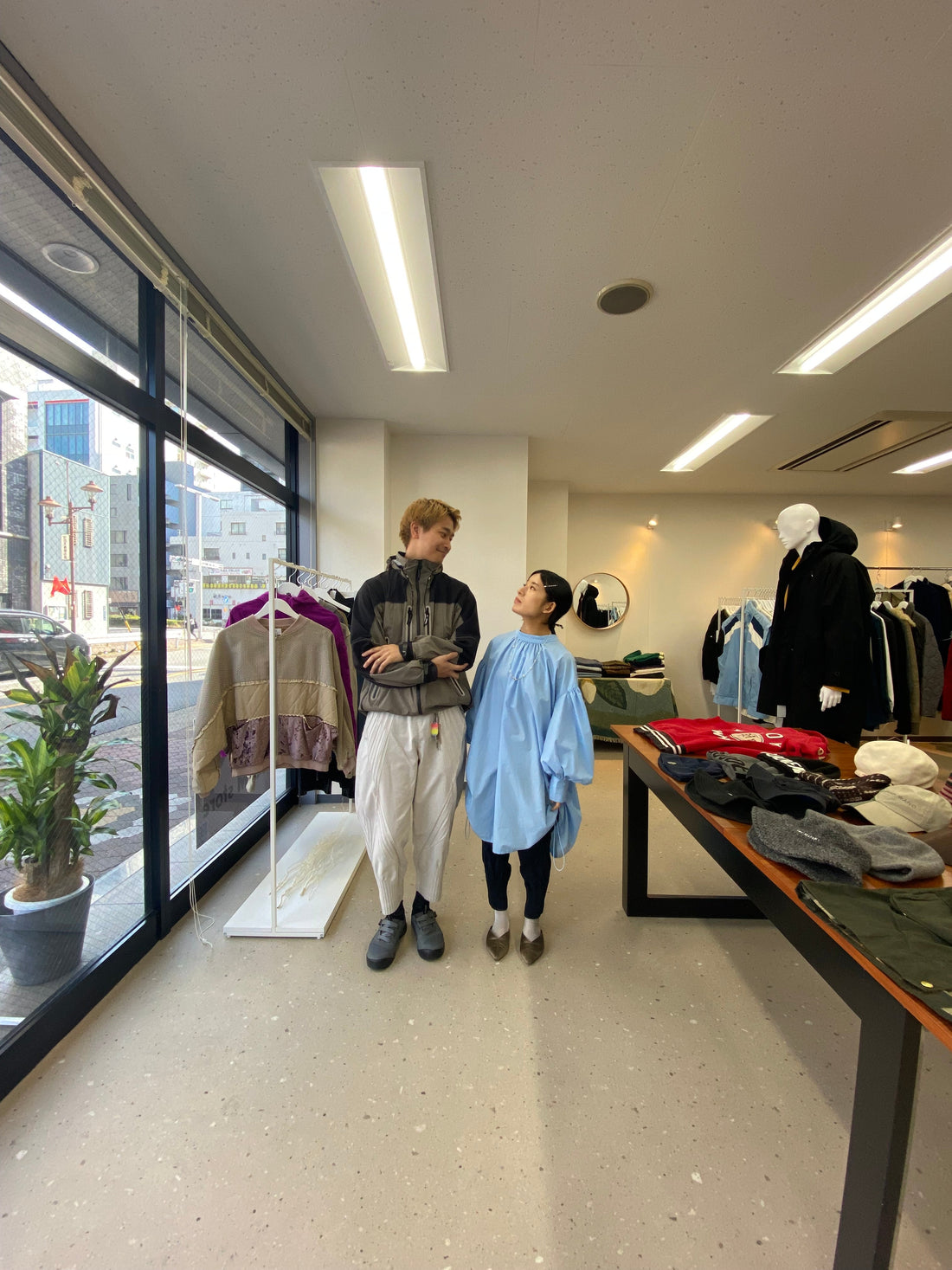 夫婦で始めた古着屋の話。街の大きなクローゼットになる。