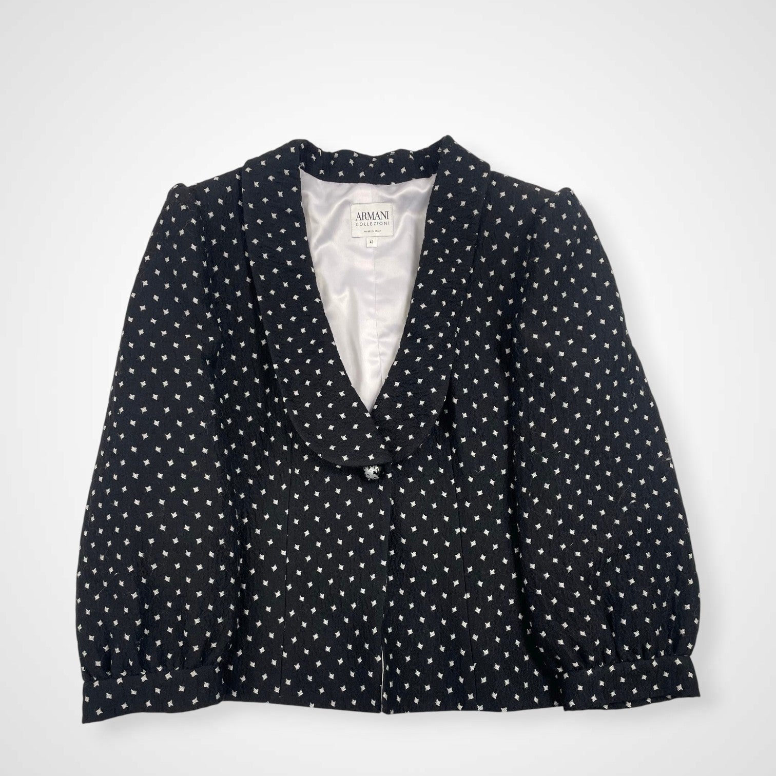 ARMANI COLLEZIONI アルマーニ コレツィオーニ / タキシードカラーショートジャケット ブラック イタリア製 参考定価：120,000程度 SIZE:42