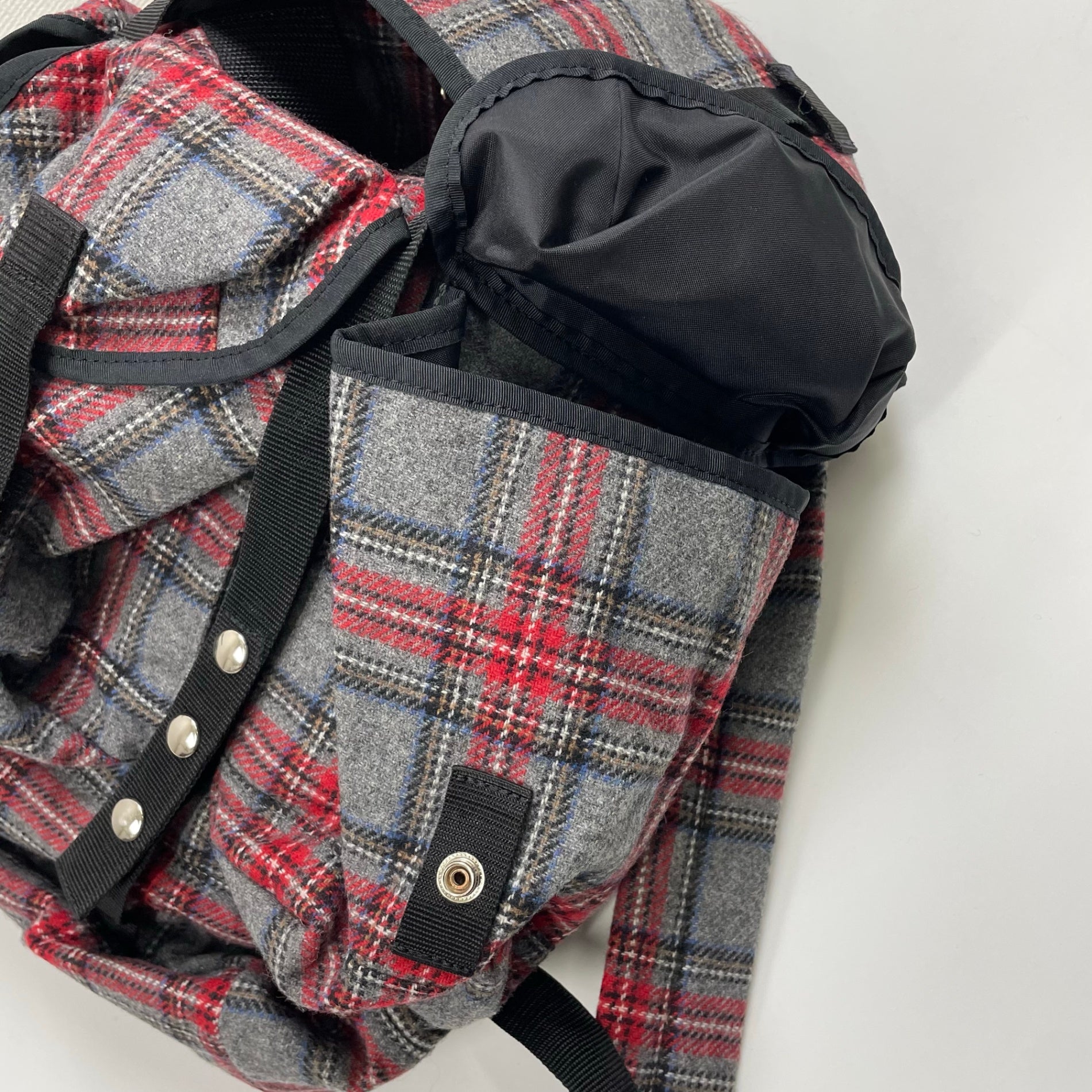 MARIOS マリオス / ウールギミックバックパック グレー×レッド 参考定価：50,000程度