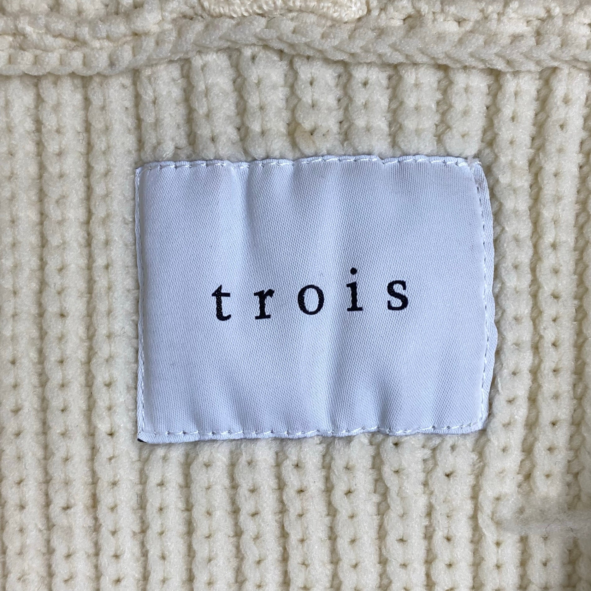 trois トロア / 異素材ケーブルニットベスト アイボリー 参考定価：18,000+tax SIZE:FREE