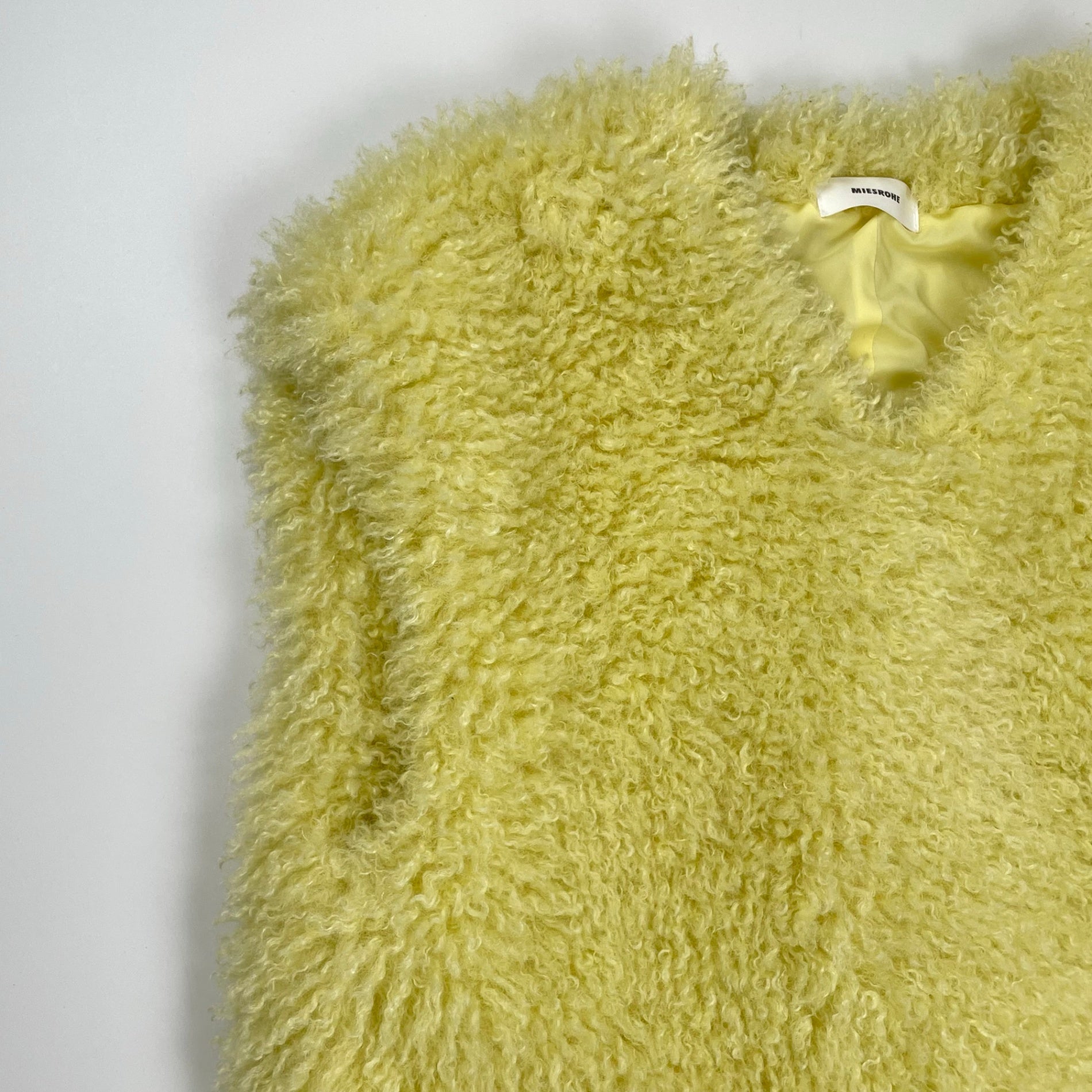 MIESROHE ミースロエ / シャギーベスト イエロー 参考定価：18,000+tax SIZE:FREE