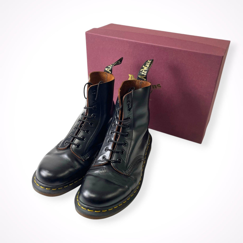 Dr. Martens / BLACK 8 EYELET BOOT heritage fit 箱付 参考定価：48,000+tax SIZE:UK7