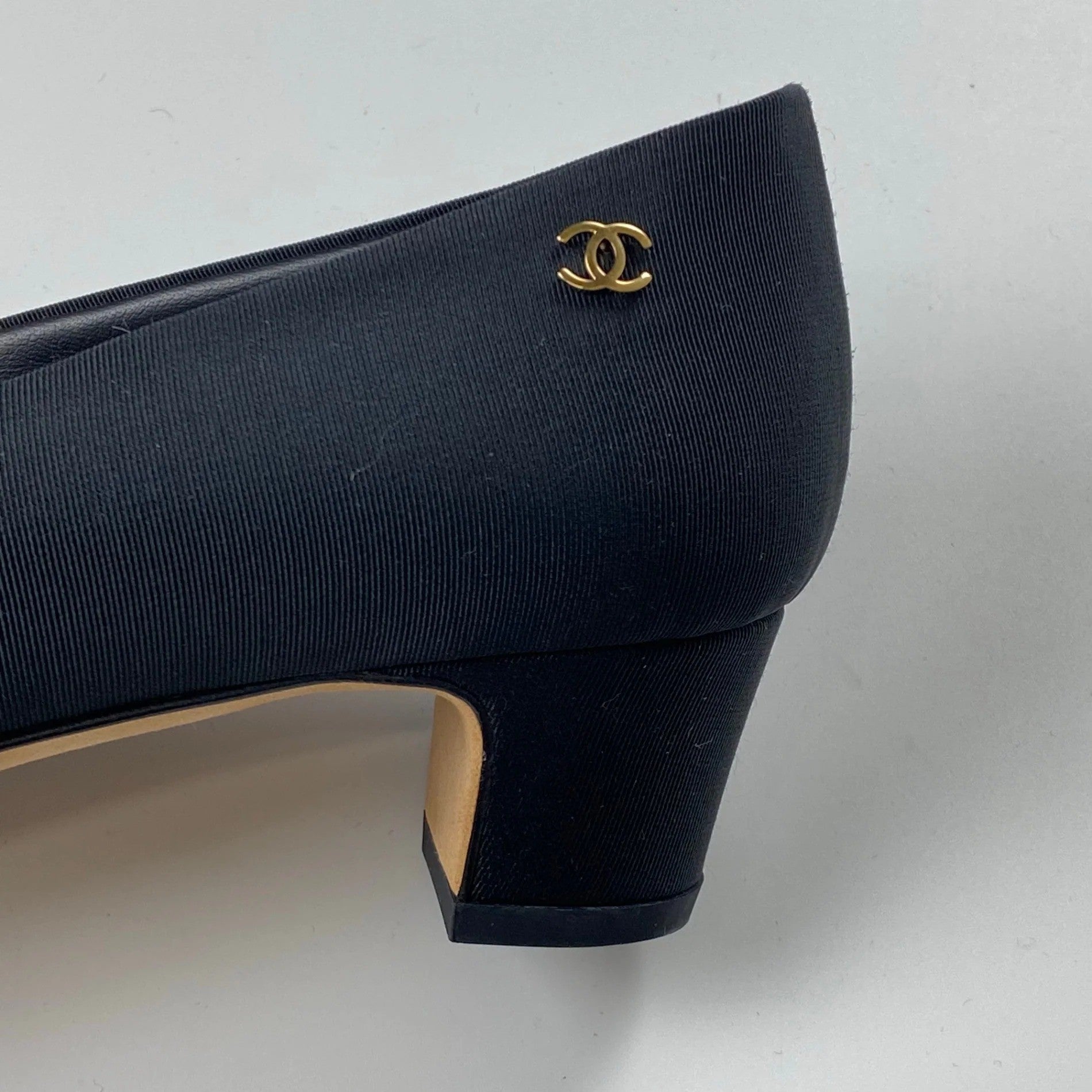 2016年 ラガーフェルド期 CHANEL シャネル / 三連パール×リボン ココマーク パンプス カール・ラガーフェルド期 SIZE:36 1/2 C（約23.5cm）