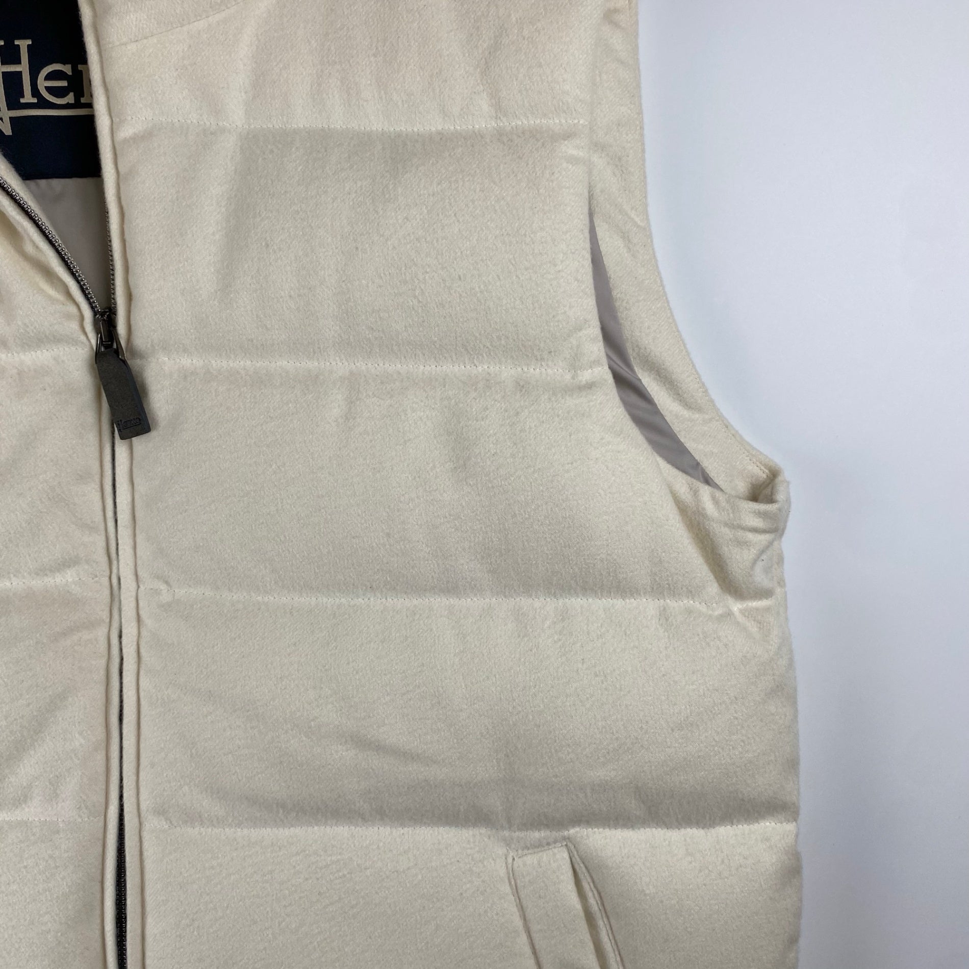 【美品】 HERNO ヘルノ / シルクカシミヤ ダウンべスト 裾ドローコード SIZE:50（XL程度）