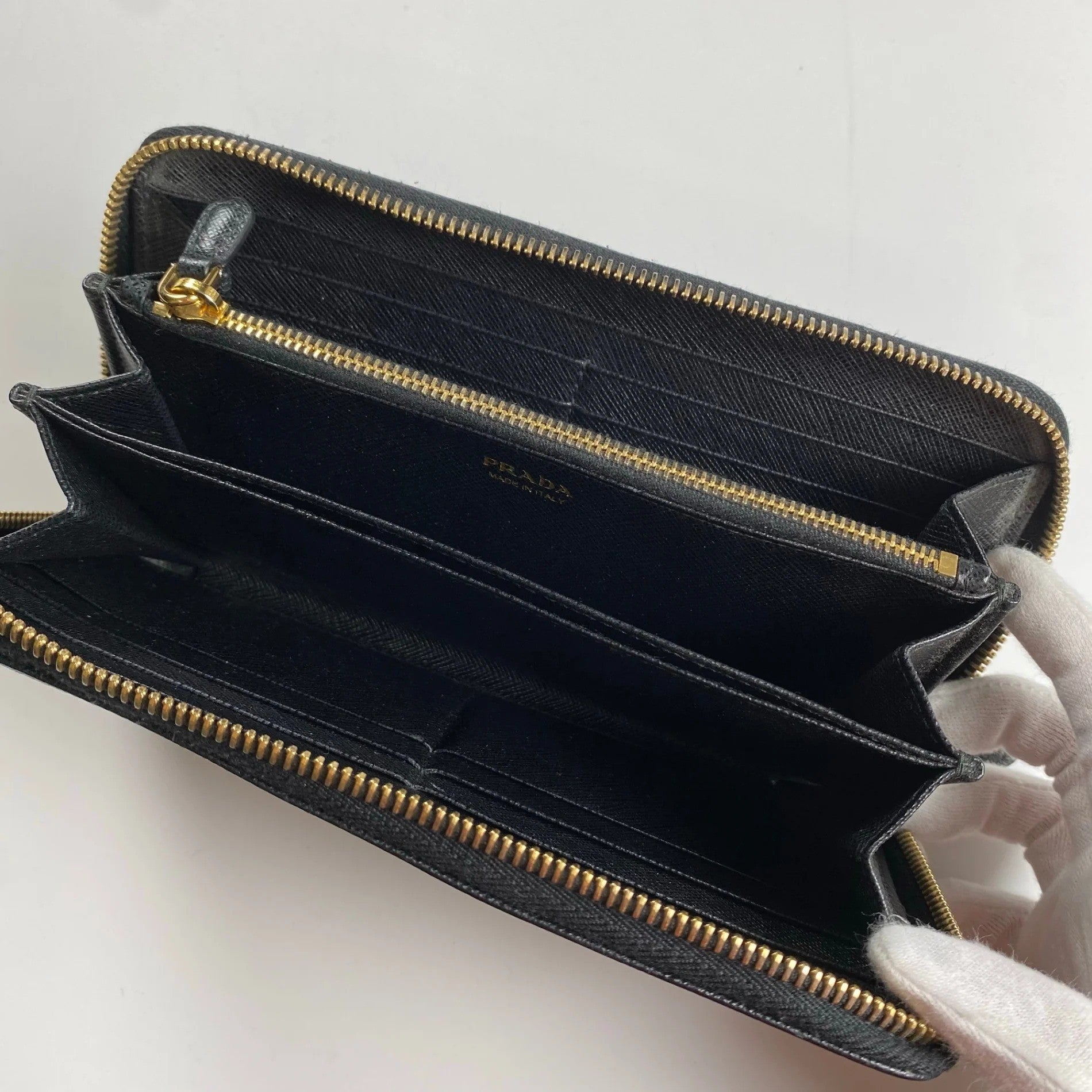 PRADA プラダ / サフィアーノ ラウンドファスナー 長財布 1ML506 ブラック