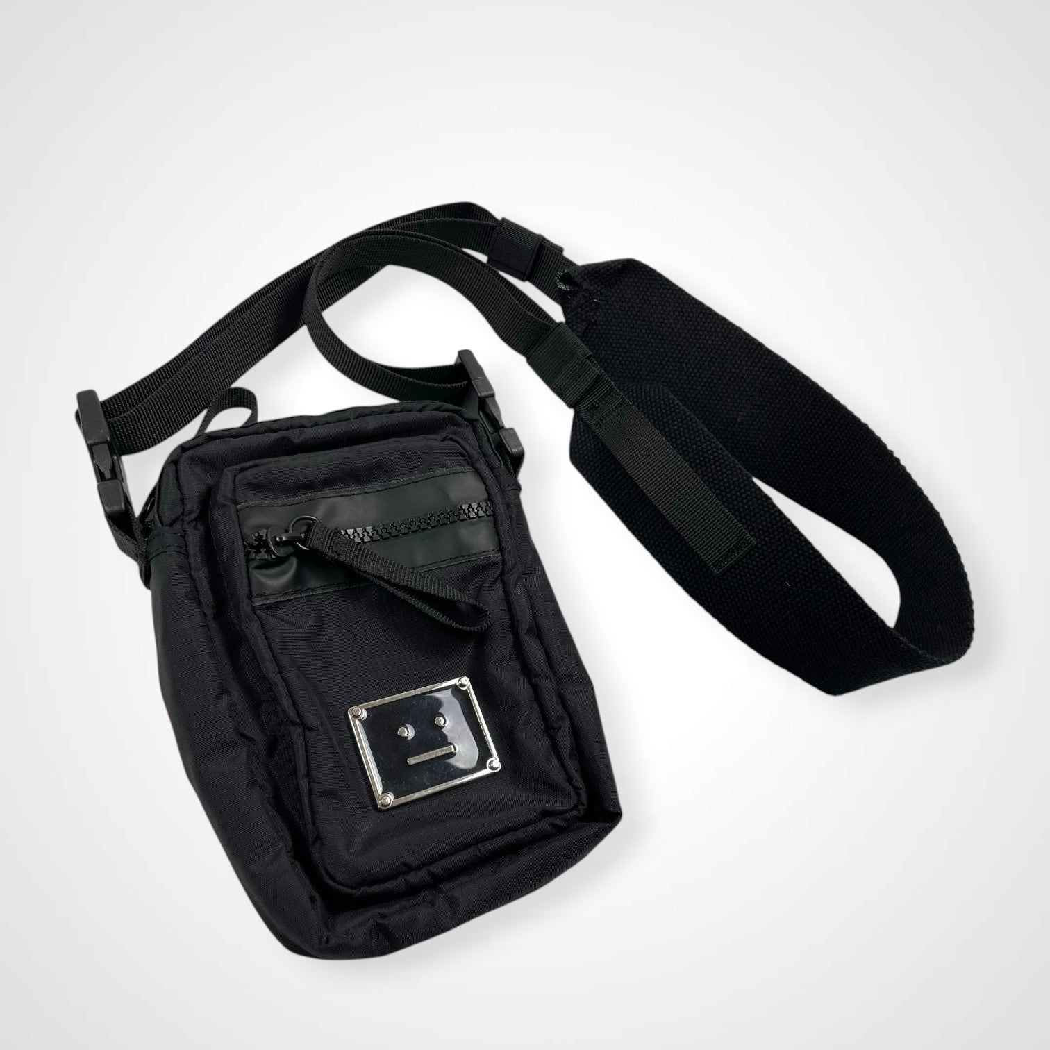 Acne Studios アクネストゥデオズ / LOGO PLAGUE POCKET BAG フェイスロゴショルダーバッグ 参考定価：30,000程度