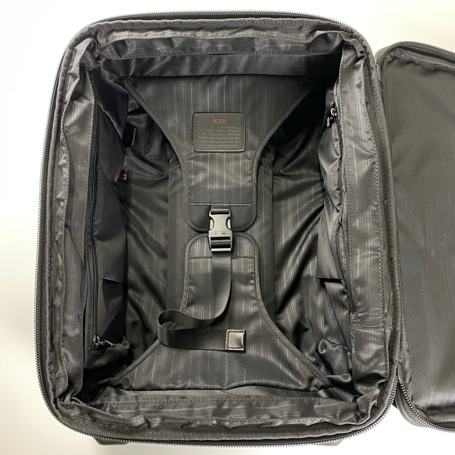 TUMI トゥミ / 26L収納 18インチ インターナショナル コンパクト キャリーオン ブラック 22018DH 参考定価：85,000+tax
