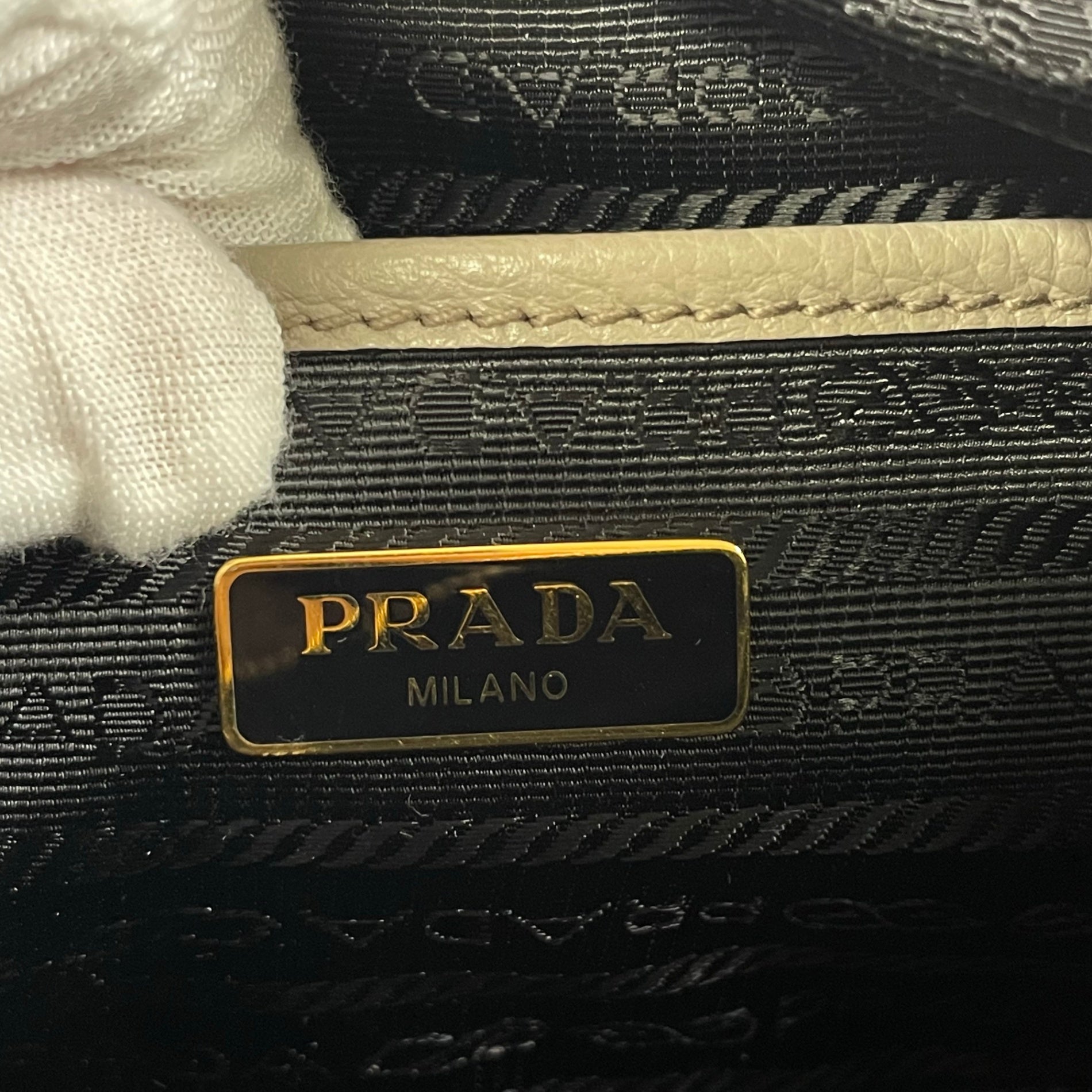 PRADA / レザーショルダーバッグ 極美品 VITELLO PHENIX 1BH096 – BAUM