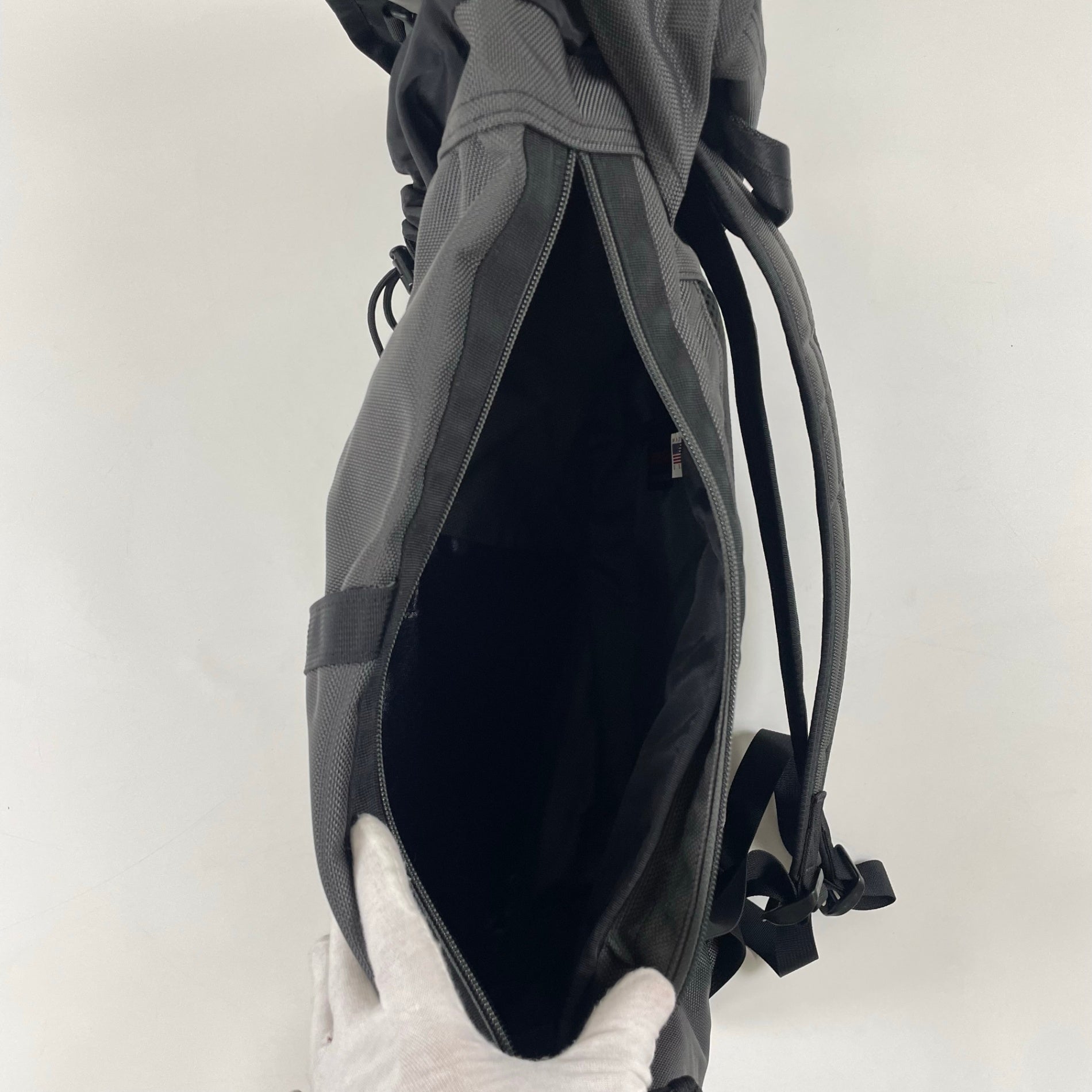 BRIEFING × TOMORROW LAND / 別注 FLAP PACK グレー×ブラック 参考定価