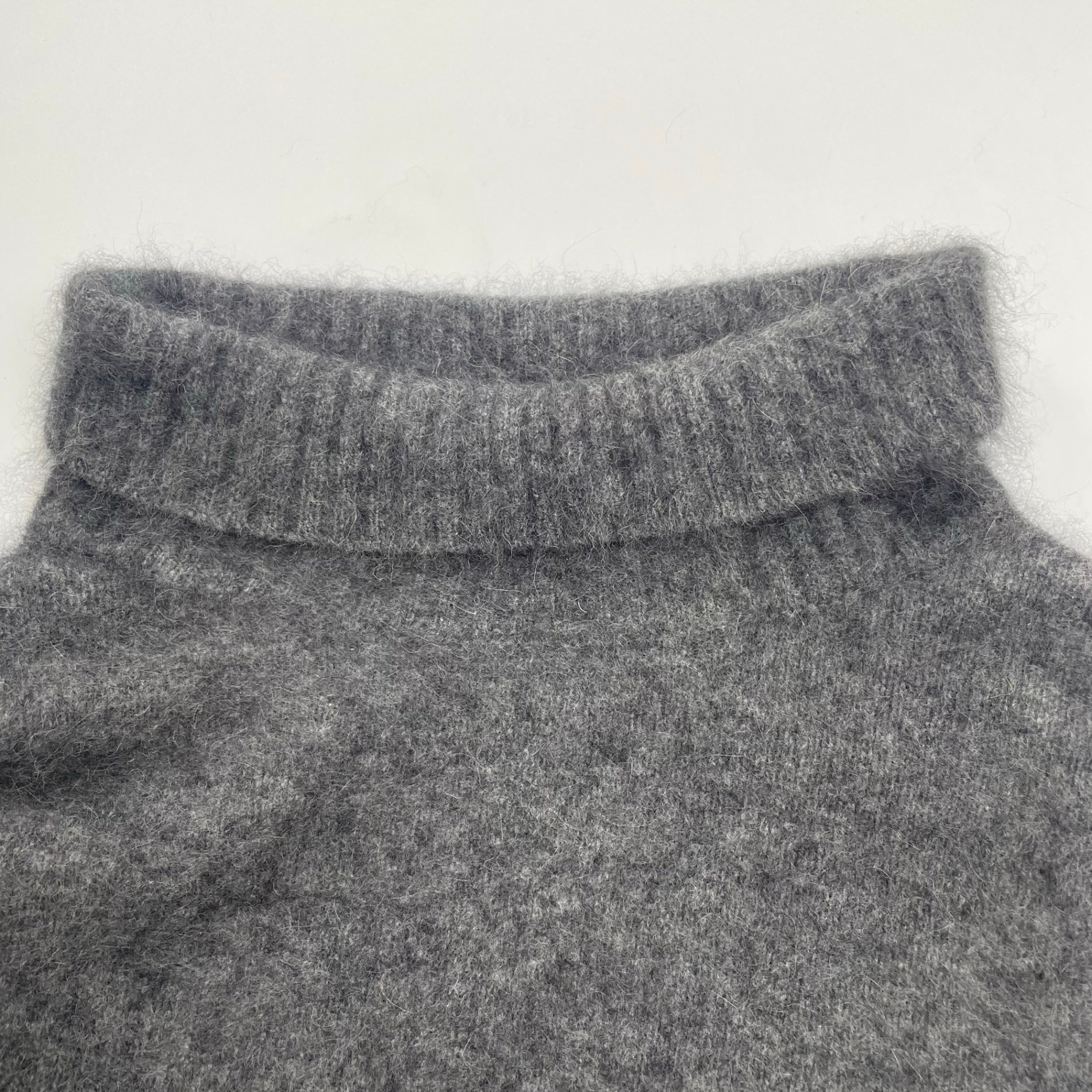 Lui's ルイス / チャイニーズラクーンタートルネック 参考定価：18,000程度 SIZE:FREE