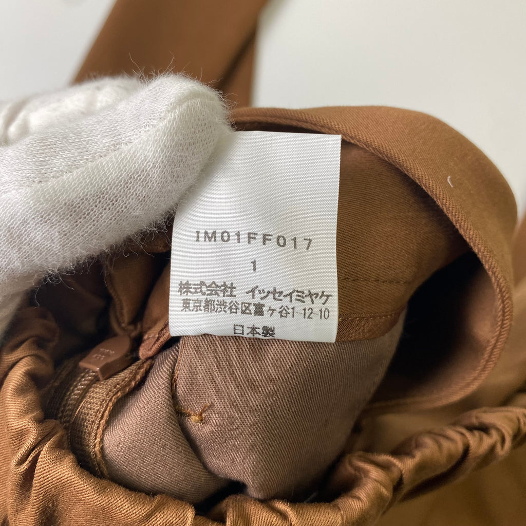 【極美品】ISSEY MIYAKE イッセイミヤケ タック テーパード パンツ