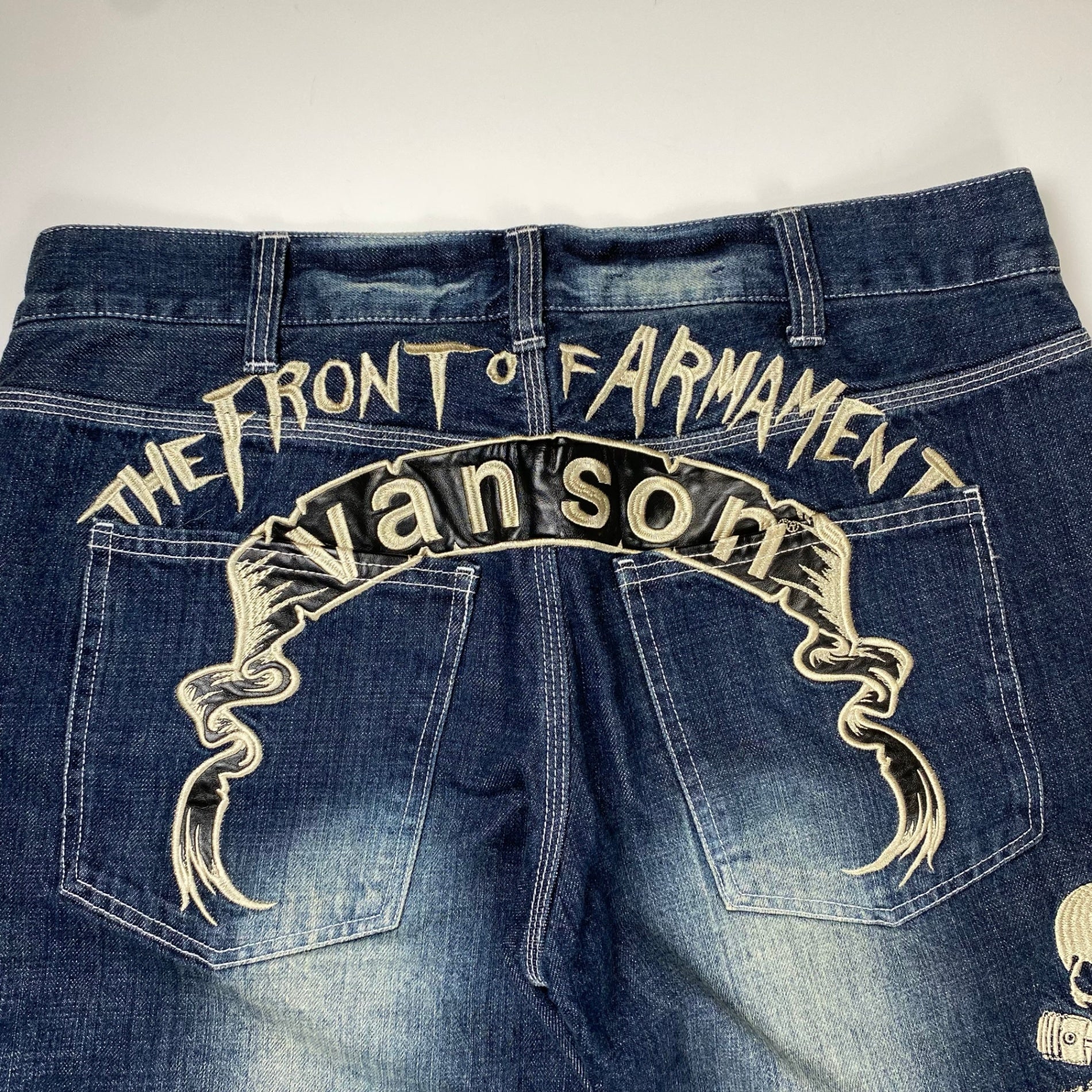 vanson × 「クローズ」武装戦線 / スカル刺繍デニムパンツ インディゴ THE FRONT OF ARMAMENT SIZE：W34
