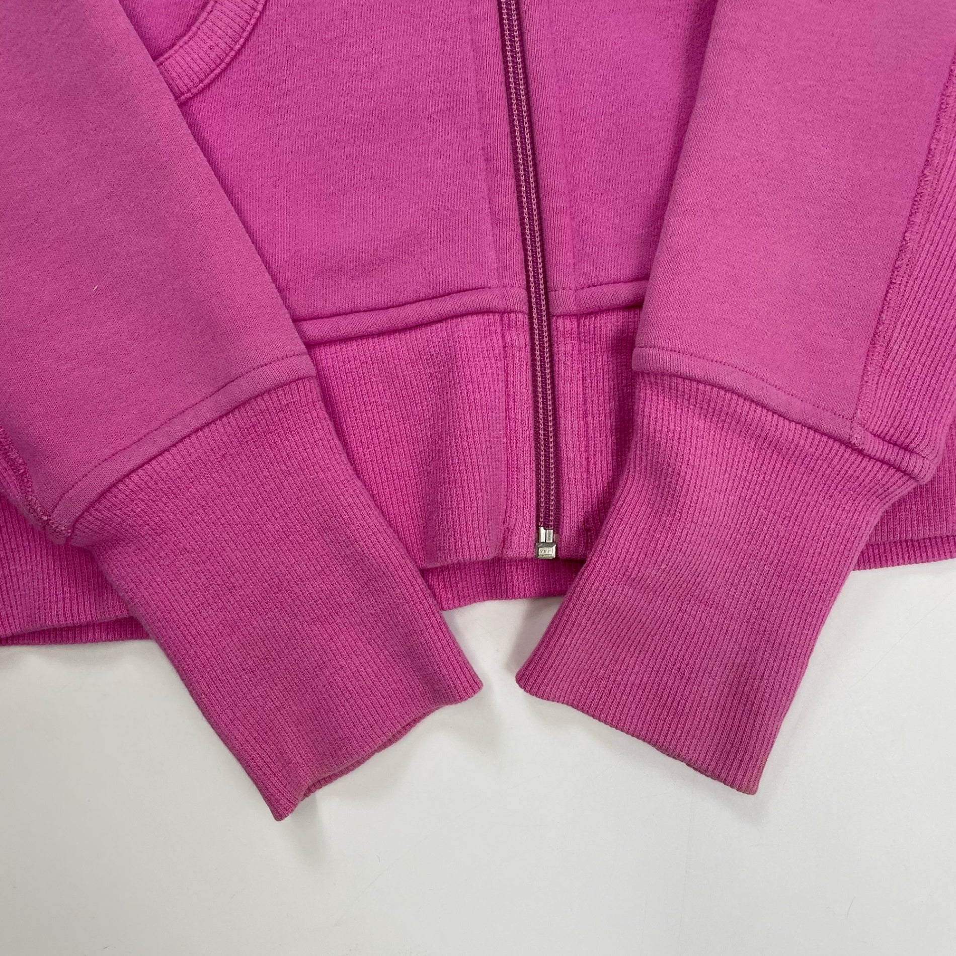 lulu lemon / ジップアップフーディー  オメガライン 参考定価：18,000程度