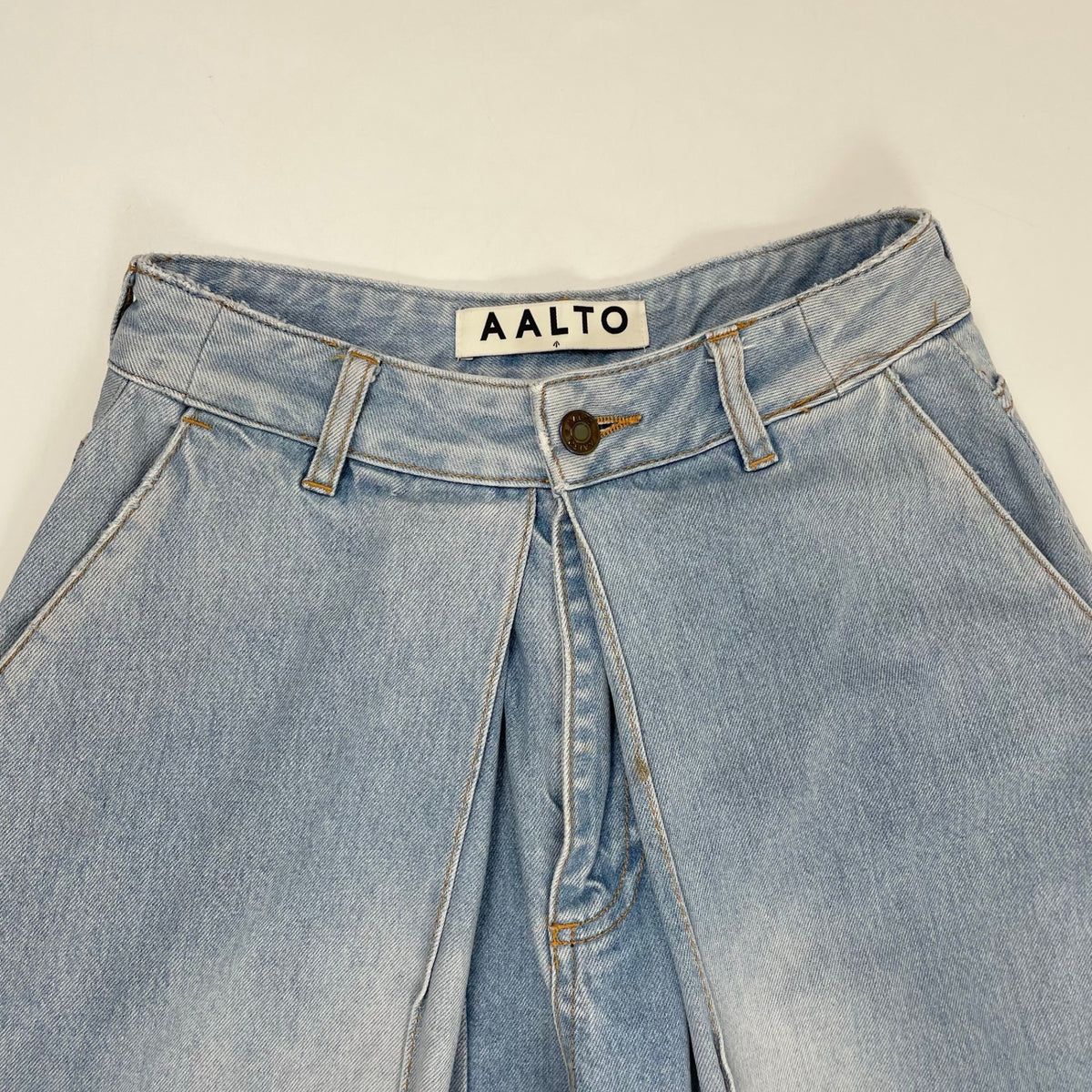 AALTO / タックワイドデニムパンツ 参考定価：55,000程度 SIZE:W68