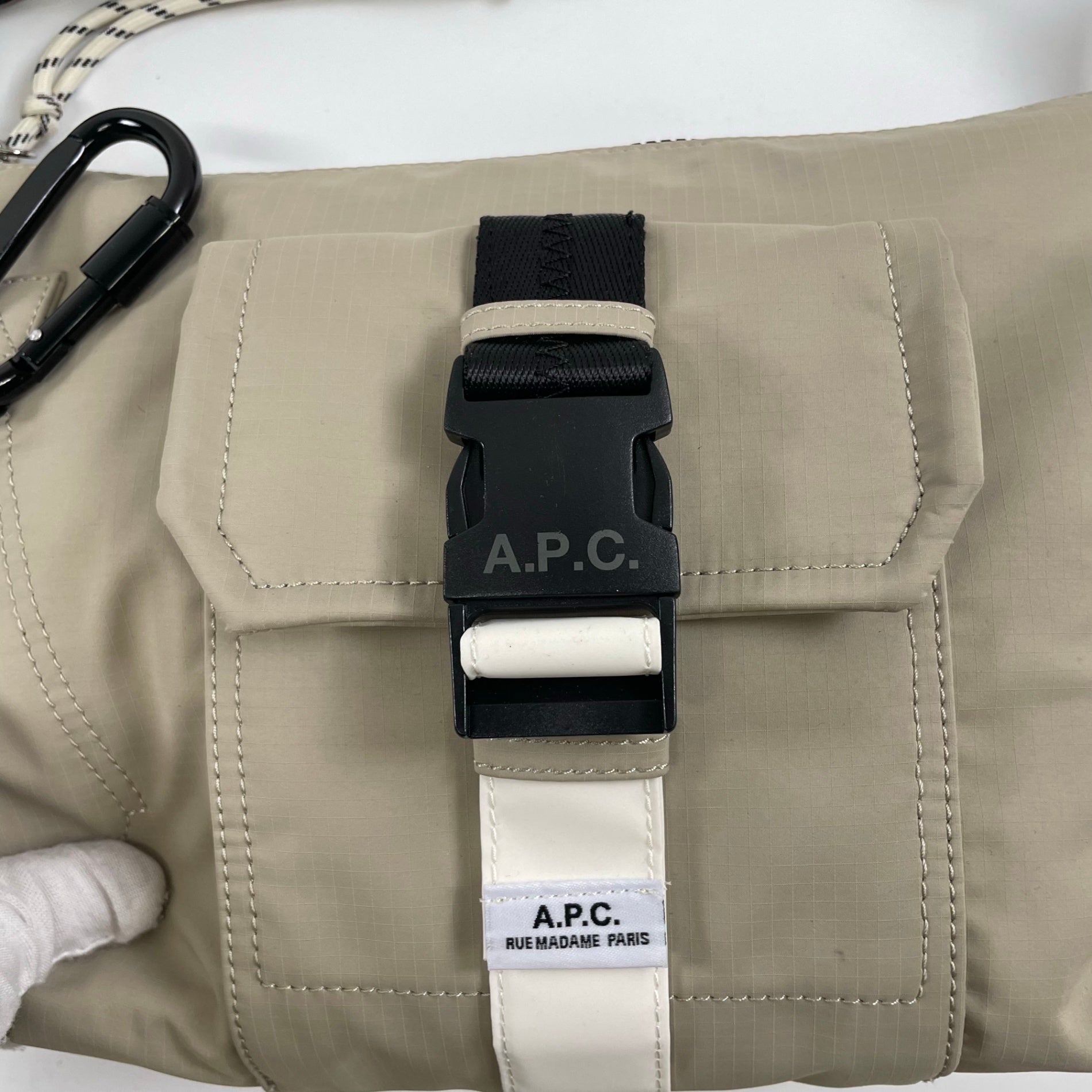 A.P.C. / Trek ショルダーバッグ 美品 参考定価：35,000+tax