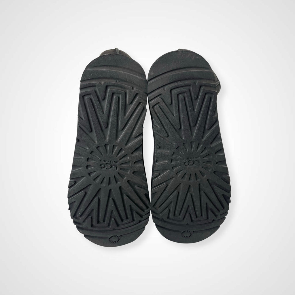 UGG アグ / CLASSIC TALL ムートンブーツ ブラック 参考定価：30,000程度 SIZE:23.5cm