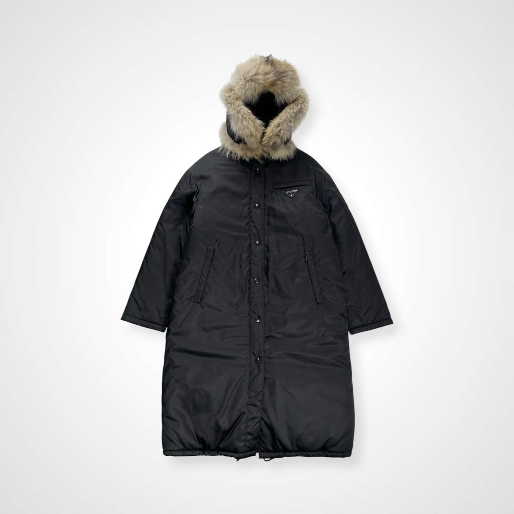 PRADA プラダ / RE- NYLON ダウンコート コヨーテファー ロップイヤー 参考定価：400,000程度 SIZE:M