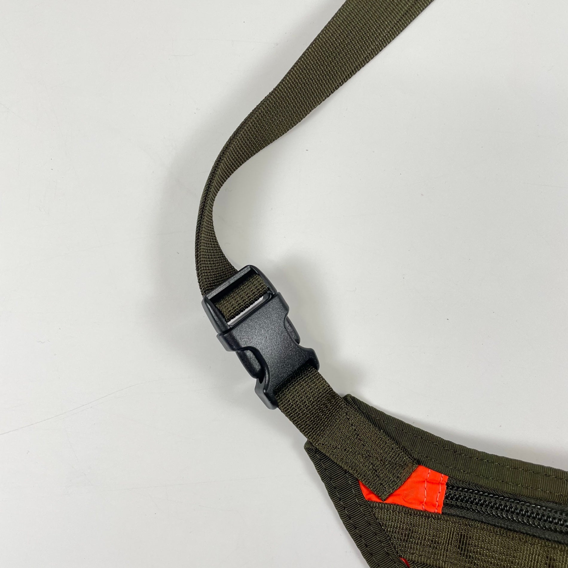 BRIEFING / TRAVEL SLING SL 参考定価：9,000+tax