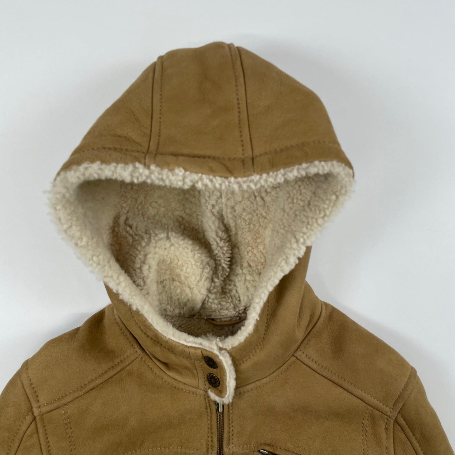 UGG / リアルムートンフーディジャケット 参考定価：180,000程度  SIZE:L