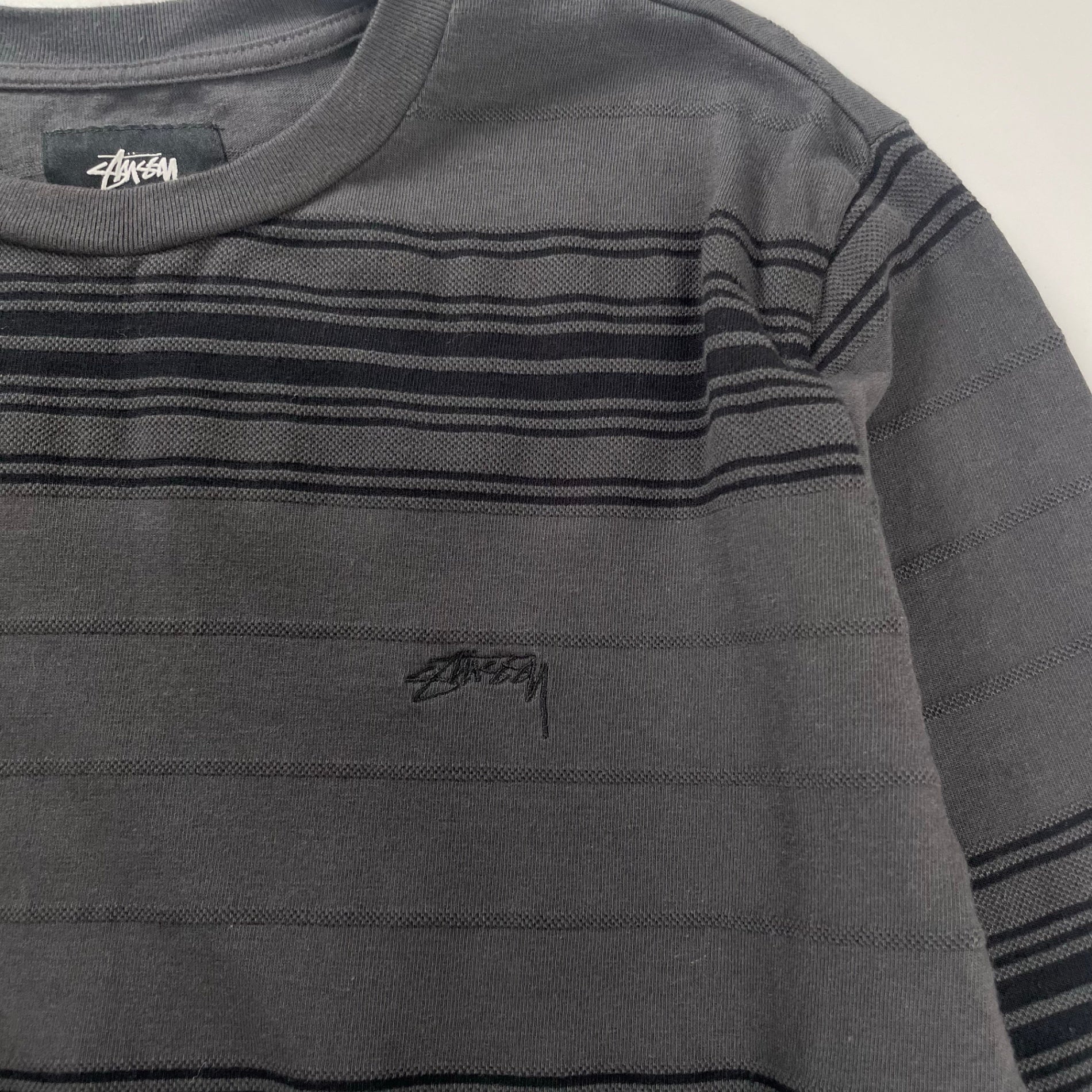 stussy ステューシー / Travis longsleeve crew グレー×ブラック SIZE:S 参考定価：15,000程度