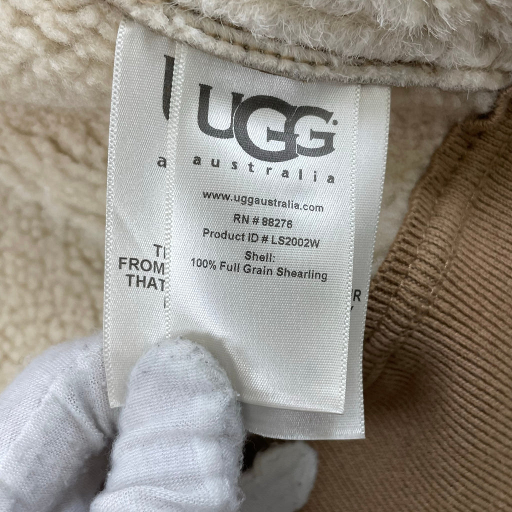 UGG / リアルムートンフーディジャケット 参考定価：180,000程度  SIZE:L
