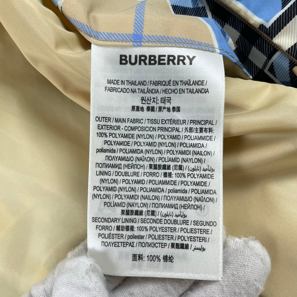 BURBERRY / ロゴ ナイロンジップアップパーカー 参考定価：170,000程度 SIZE:S