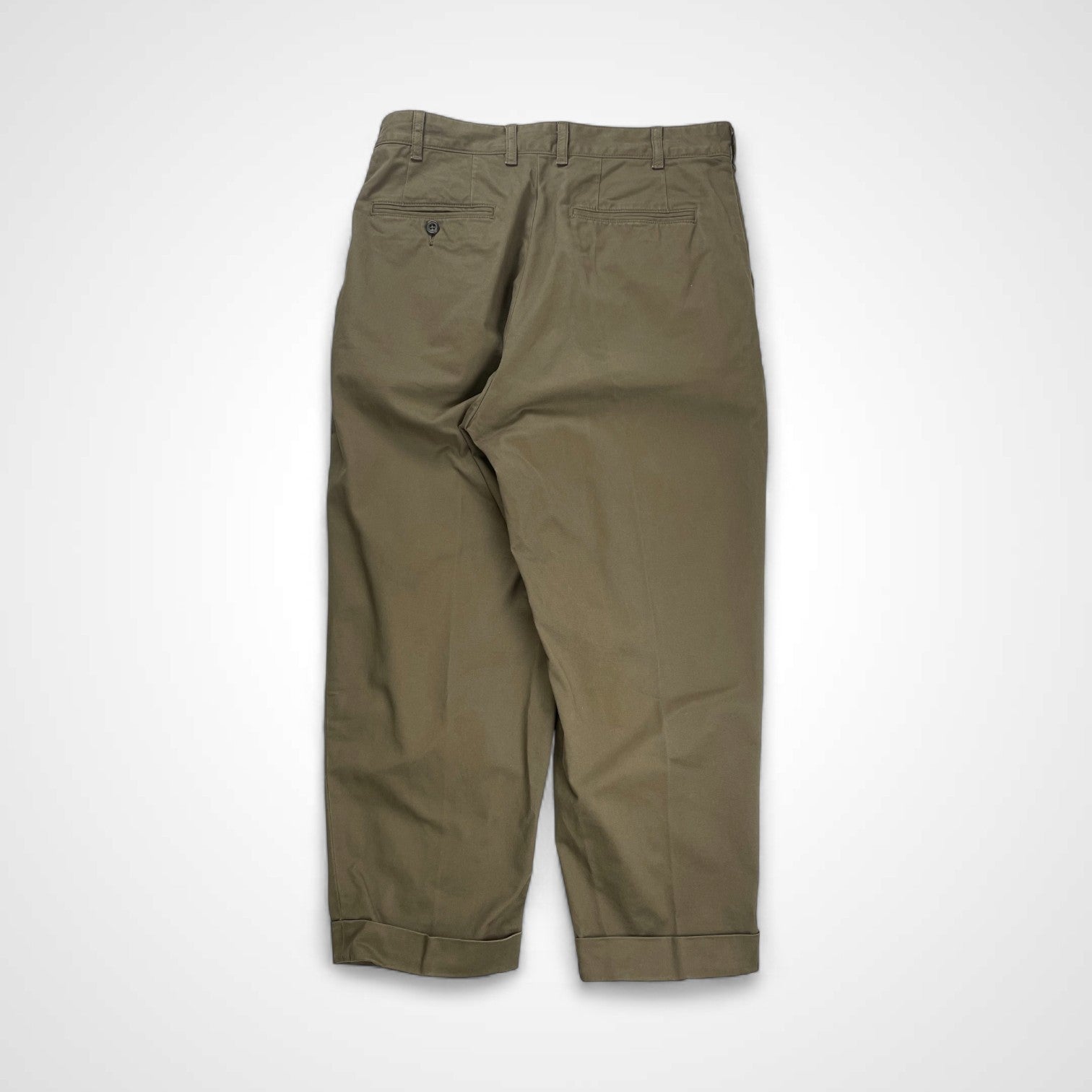 【BEAMS100名品】 BEAMS PLUS ビームスプラス / 2プリーツ チノ トラウザーズ カーキ 参考定価：12,000+tax SIZE：M