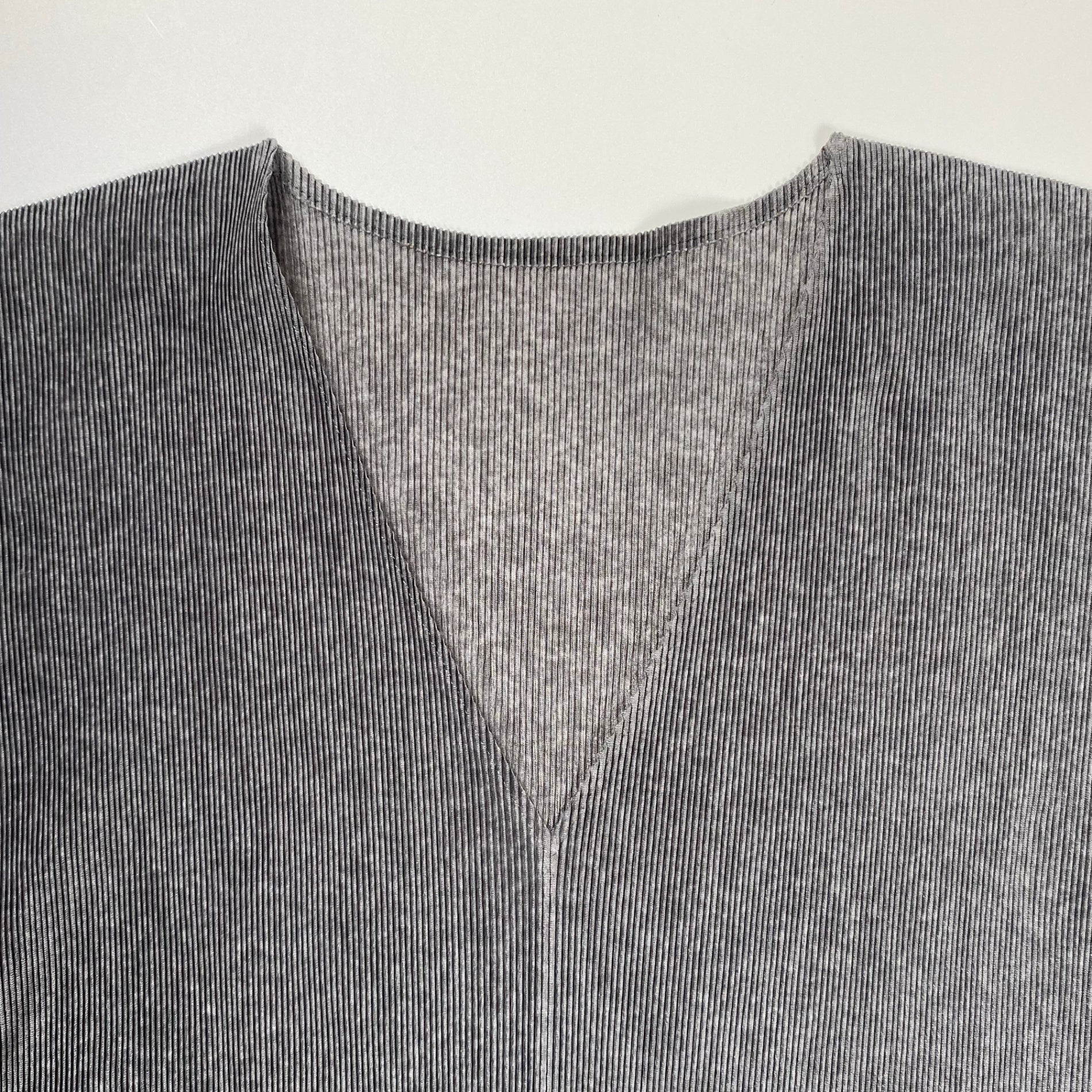 PLEATS PLEASE ISSEY MIYAKE プリーツプリーズ イッセイミヤケ / プリーツVネックカットソー PP02-FK117 SIZE:3(L程度)