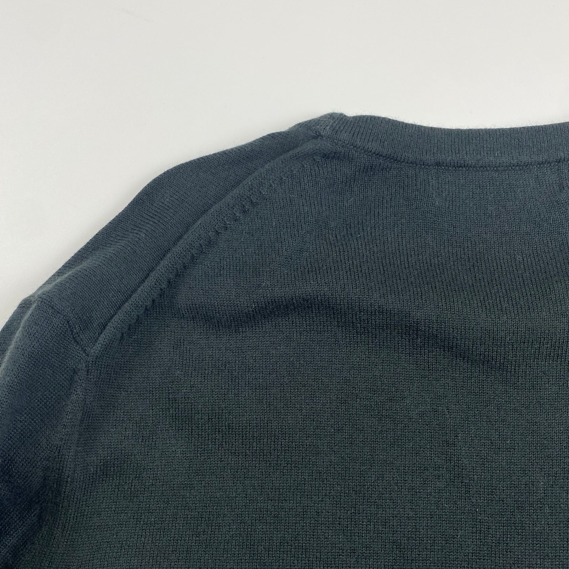 FRED PERRY フレッドペリー / ワンポイント 刺繍ロゴ ニット SIZE：M