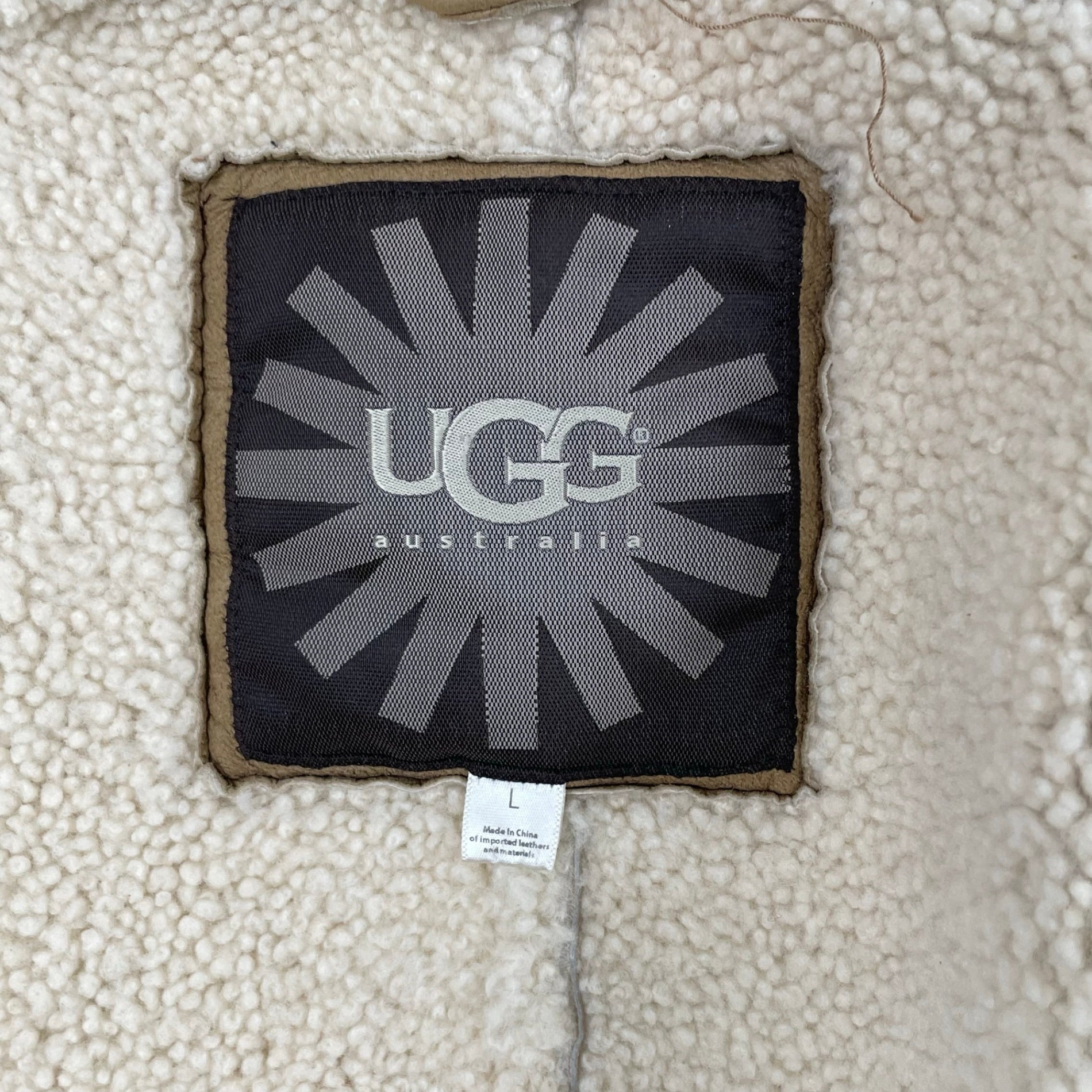 UGG / リアルムートンフーディジャケット 参考定価：180,000程度  SIZE:L