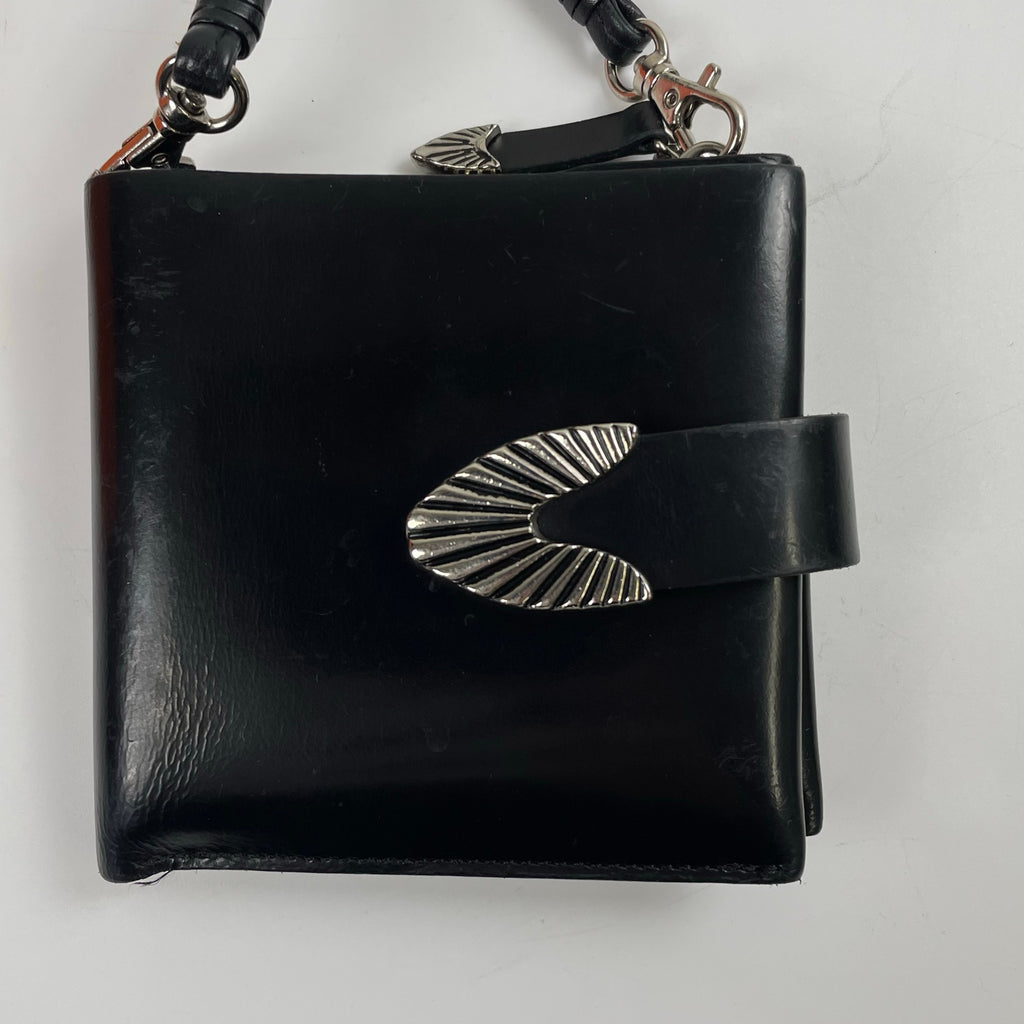 TOGA PULLA トーガプルラ / レザーショルダーウォレット 箱付 ブラック 参考定価：30,000+tax