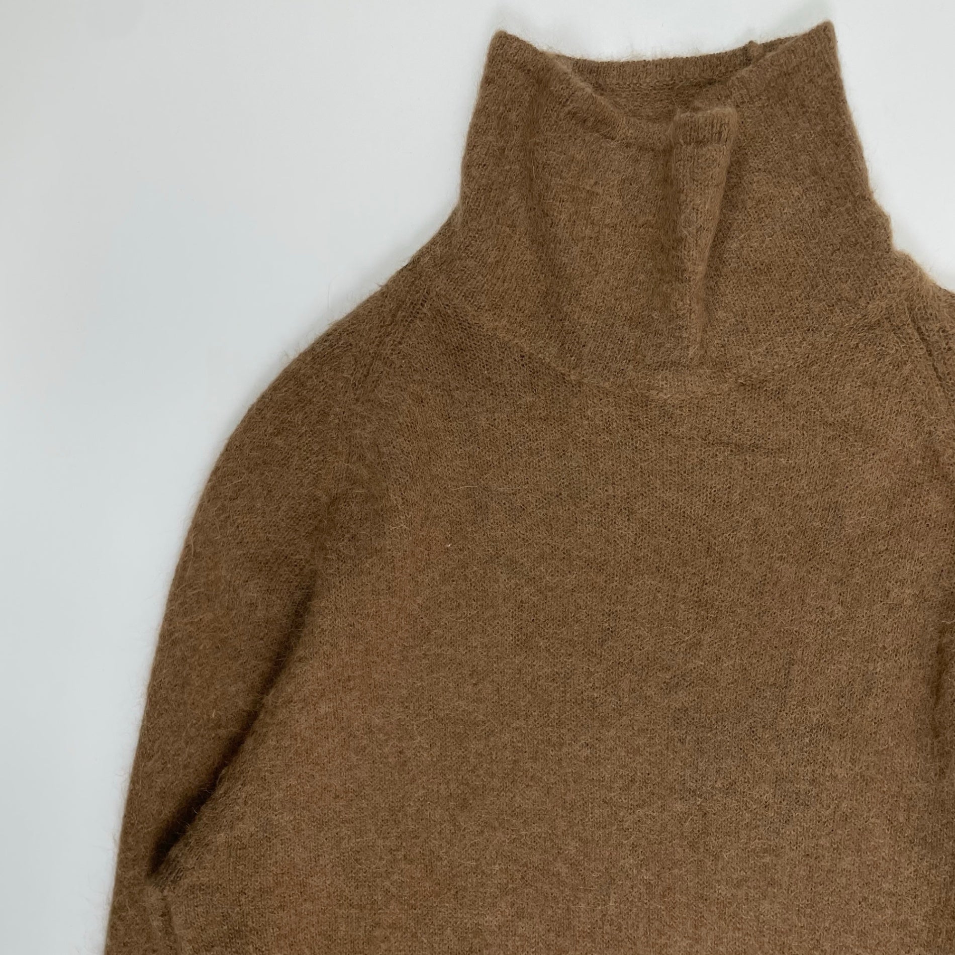 ATON エイトン / BABY ALPACA HIGH NECK SWEATER ブラウン 参考定価：31,000+tax SIZE:2