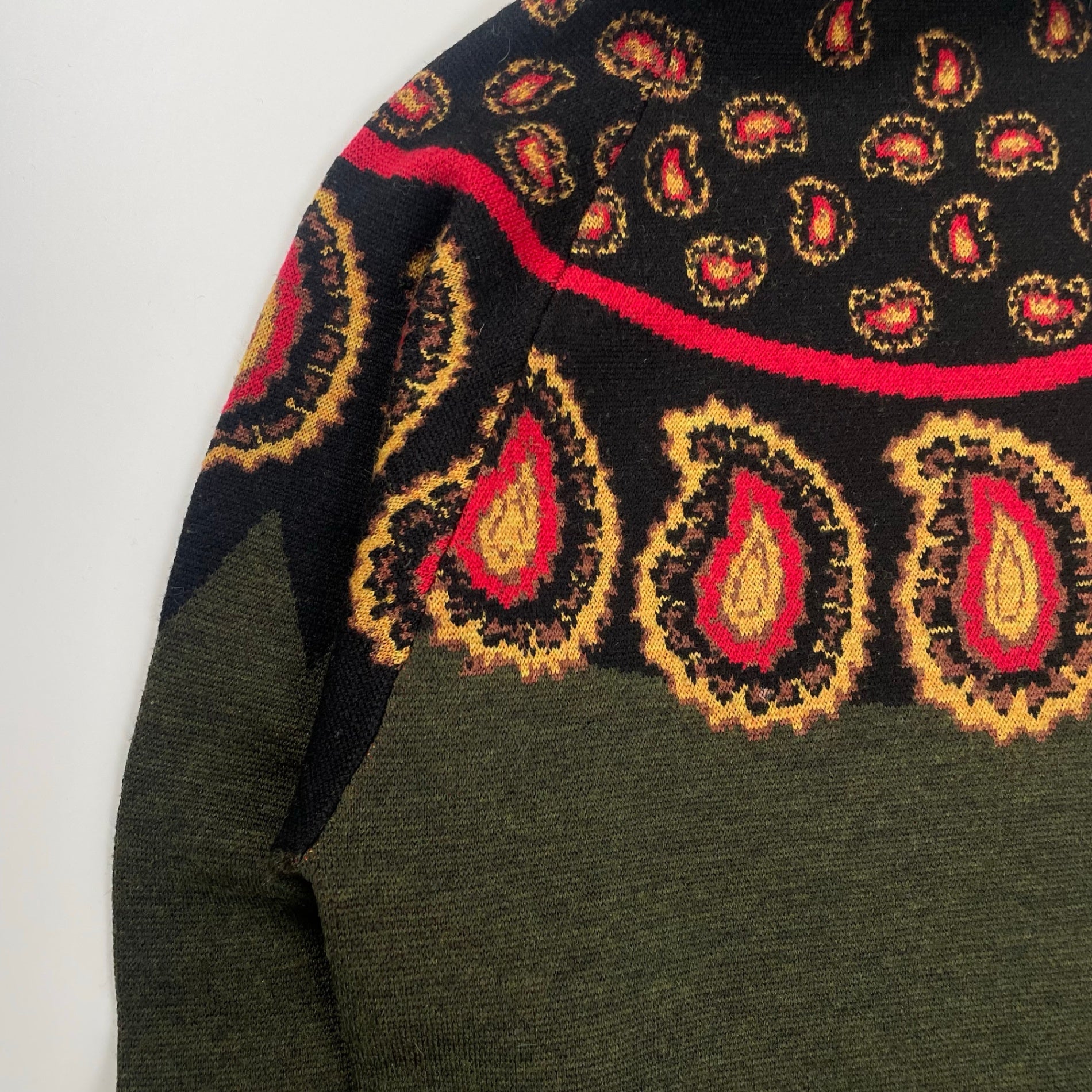 TOGA PULLA トーガプルラ / ペイズリータートルネックニット 参考定価：40,000程度 SIZE:36