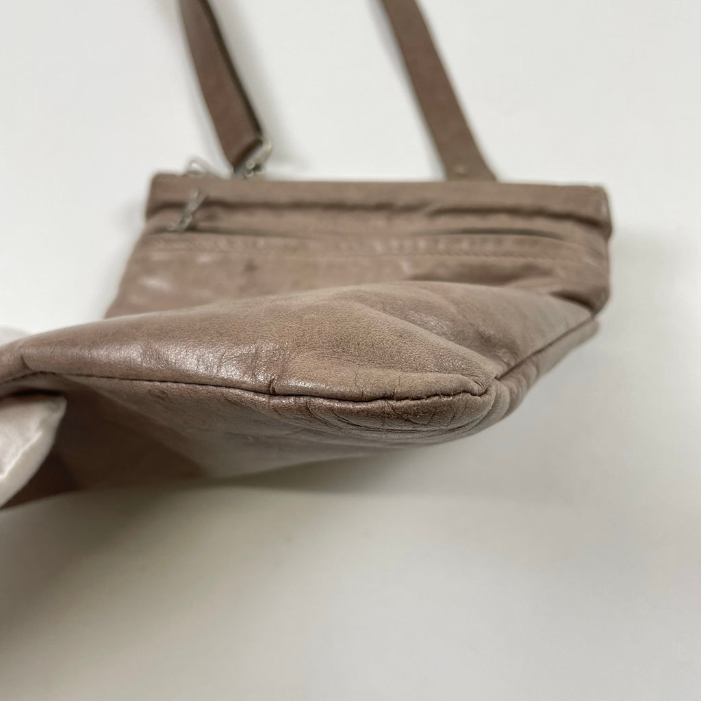 m0851 / レザーショルダーバッグ カナダ製 参考定価：32,000程度