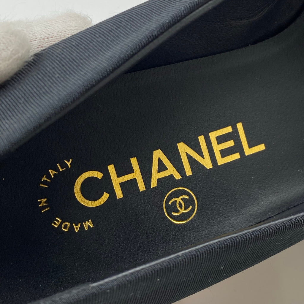 【極美品】 2016年 ラガーフェルド期 CHANEL シャネル / 三連パール×リボン ココマーク パンプス カール・ラガーフェルド期 SIZE:36 1/2 C（約23.5cm）