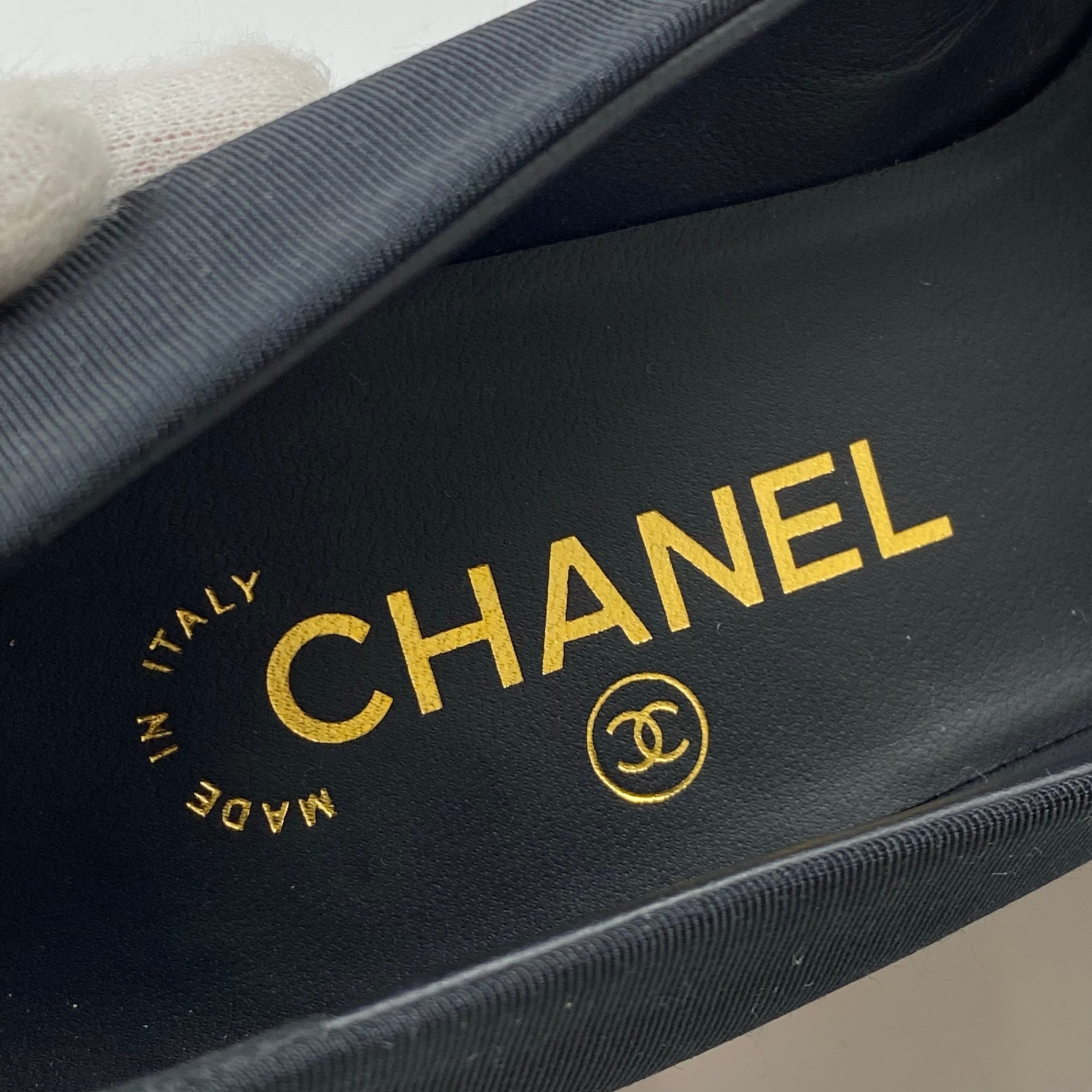 【極美品】 2016年 ラガーフェルド期 CHANEL シャネル / 三連パール×リボン ココマーク パンプス カール・ラガーフェルド期 SIZE:36 1/2 C（約23.5cm）