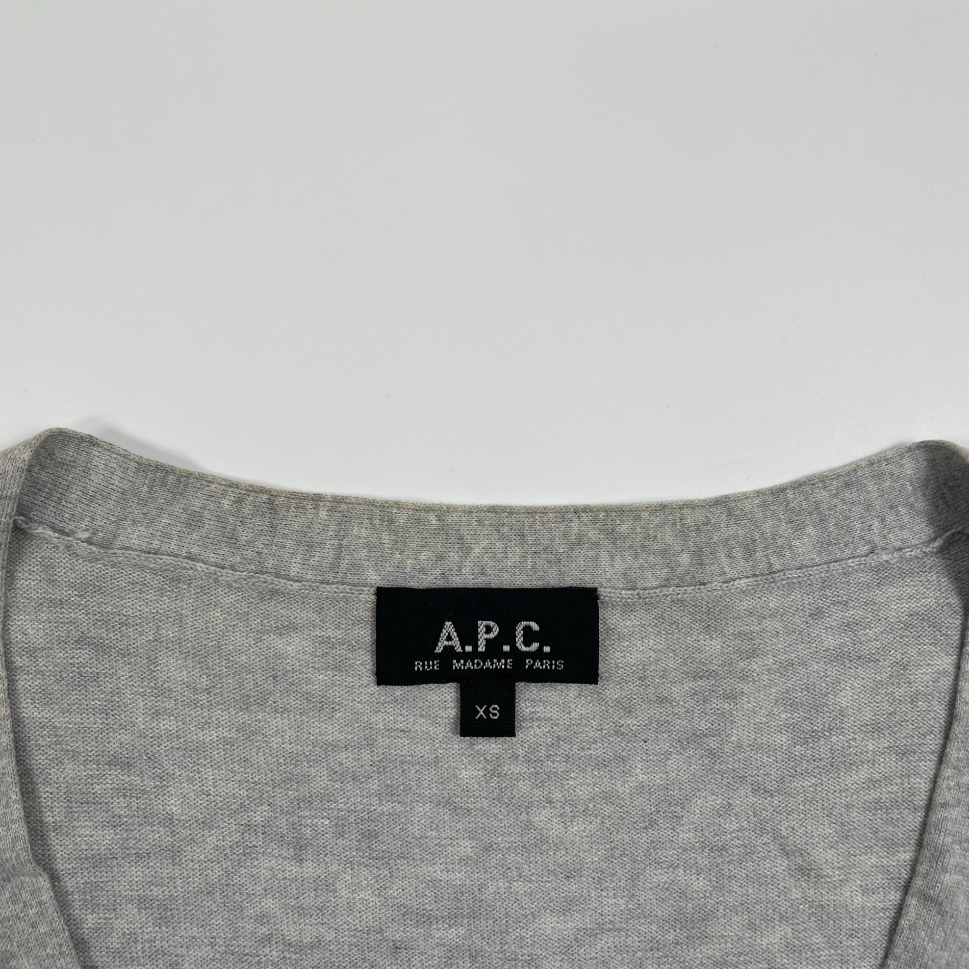A.P.C. アーペーセー / カシミヤMIXカーディガン 水牛ボタン 参考定価：28,000程度 SIZE:XS