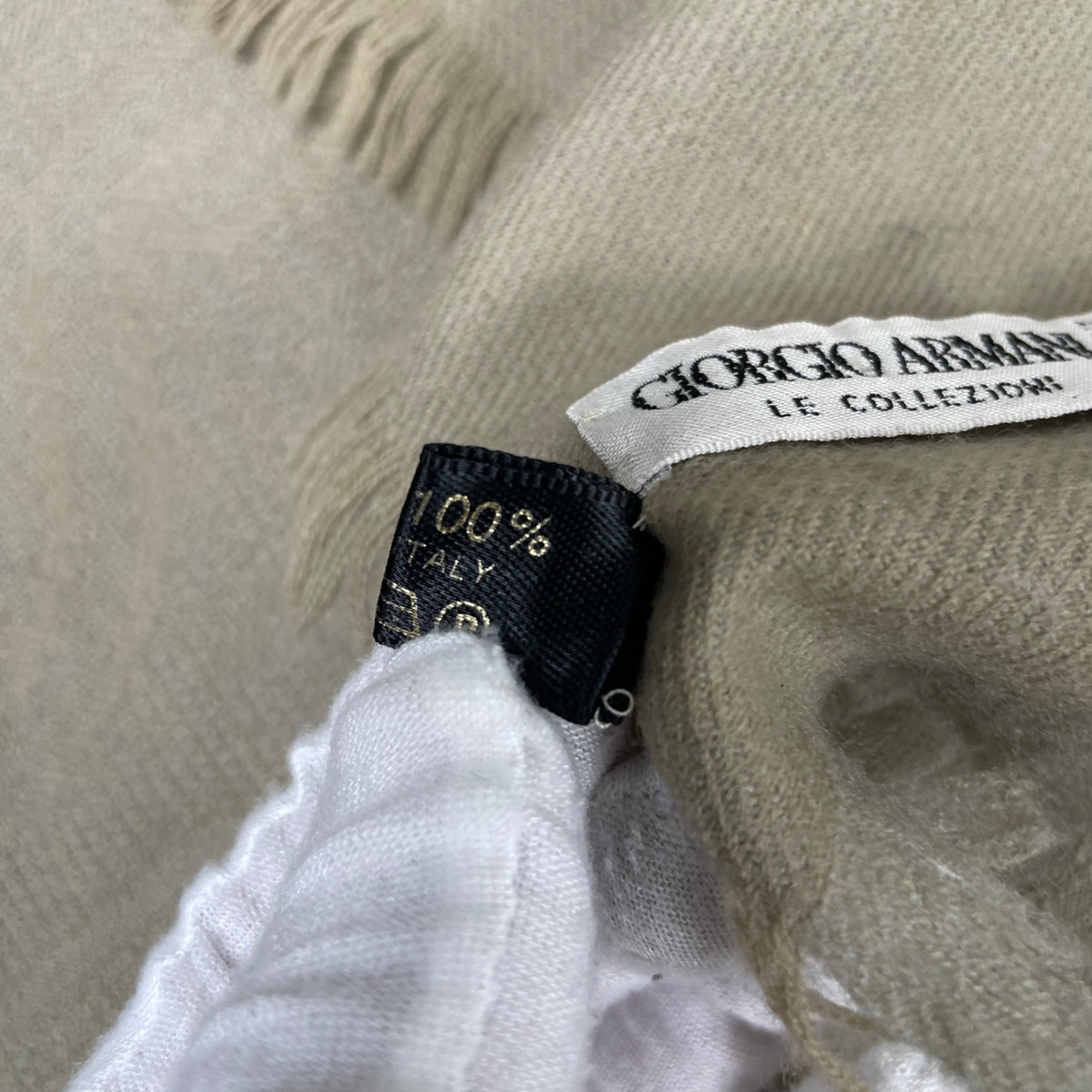 GIORGIO ARMANI LE COLLEZIONI / ピュアウール 大判ストール ベージュ 参考定価：45,000程度