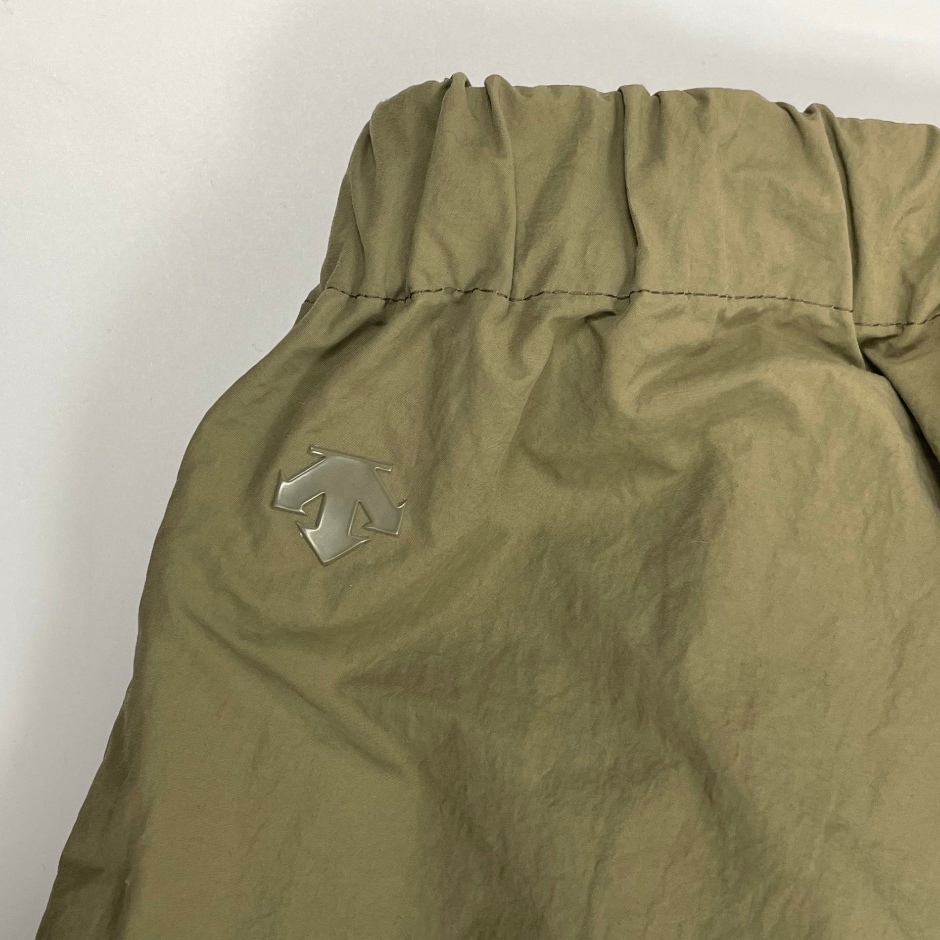 DESCENTE PAUSE デサントポーズ / EASY SLACKS カーキ 参考定価：20,000+tax  SIZE:S