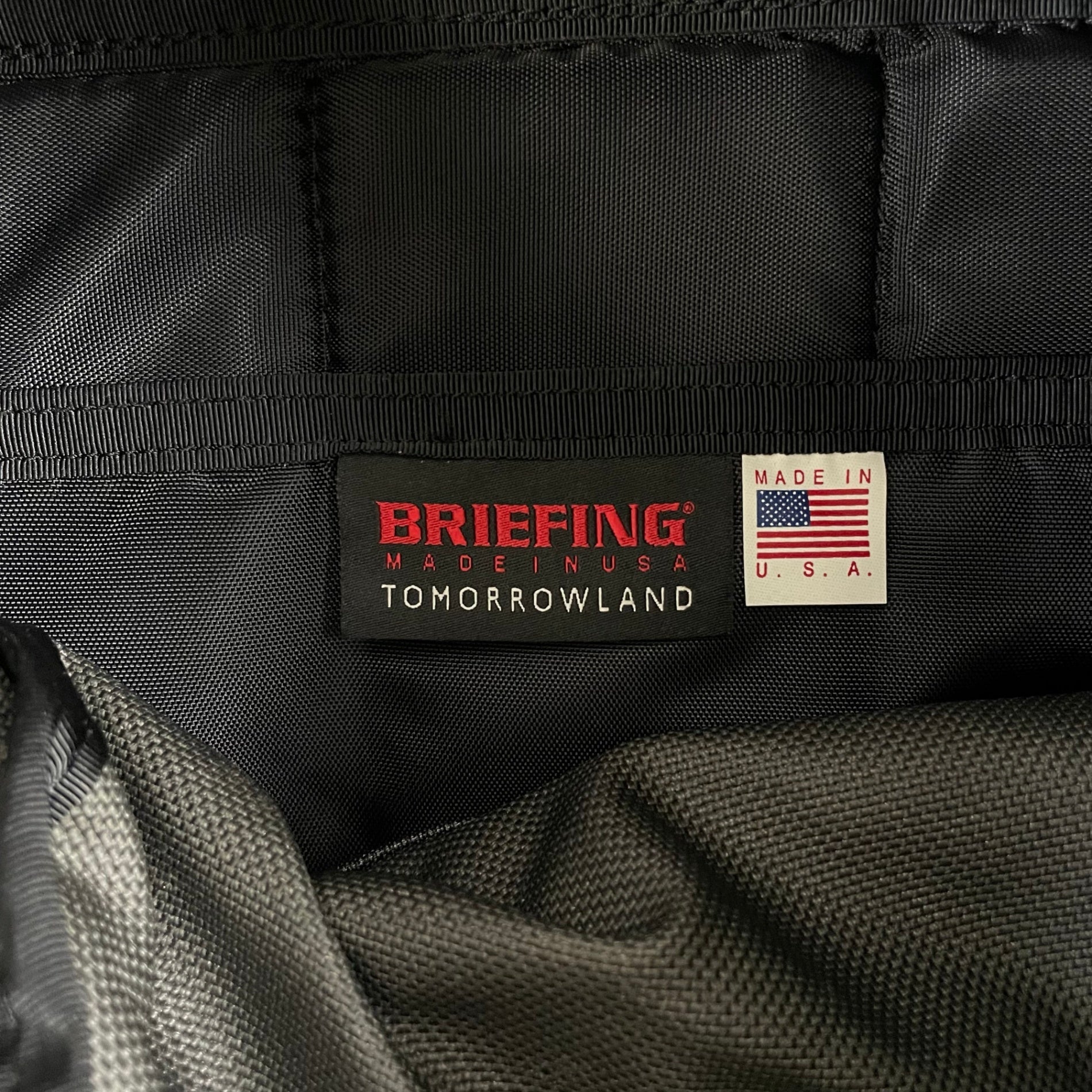 BRIEFING × TOMORROW LAND / 別注 FLAP PACK グレー×ブラック 参考定価