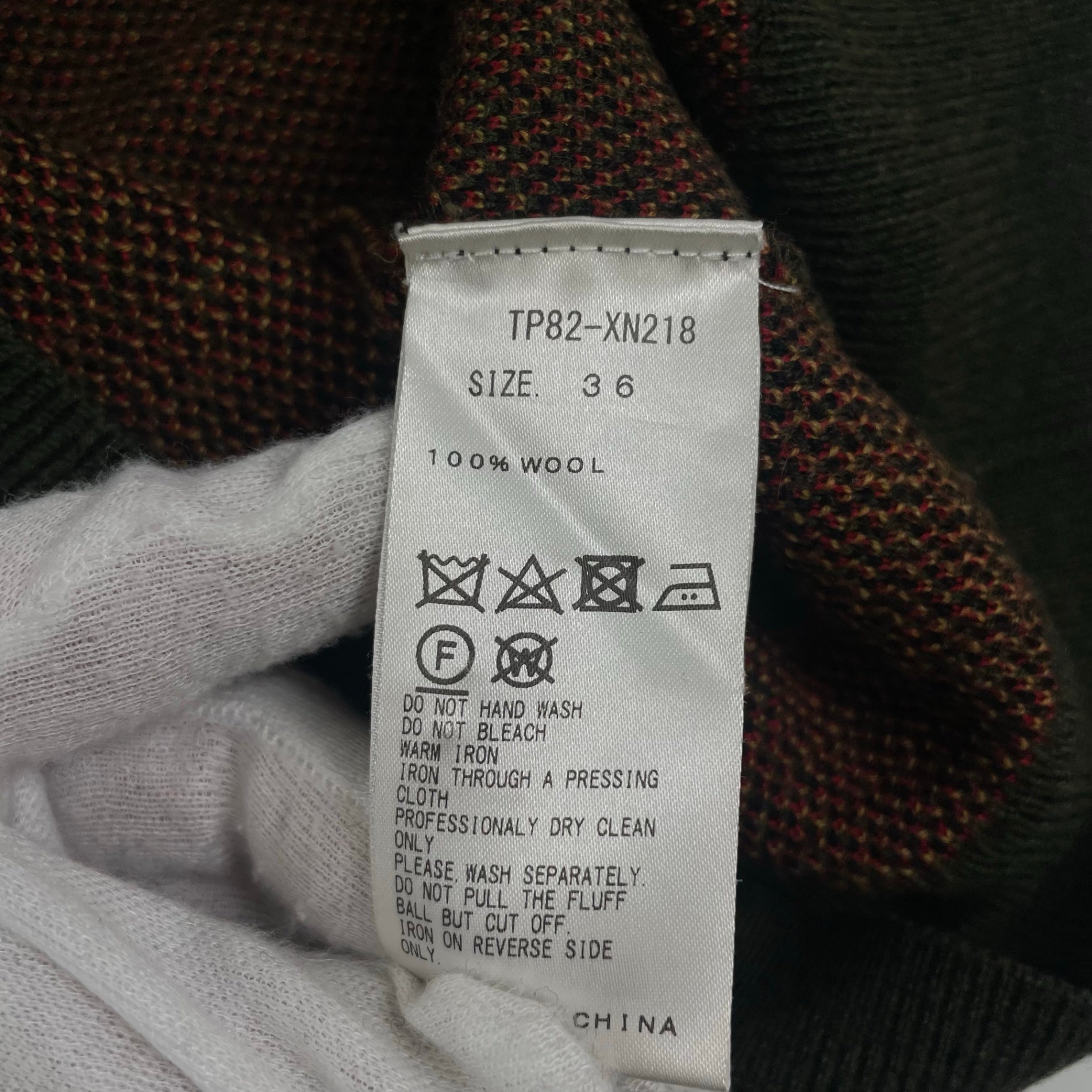 TOGA PULLA トーガプルラ / ペイズリータートルネックニット 参考定価：40,000程度 SIZE:36