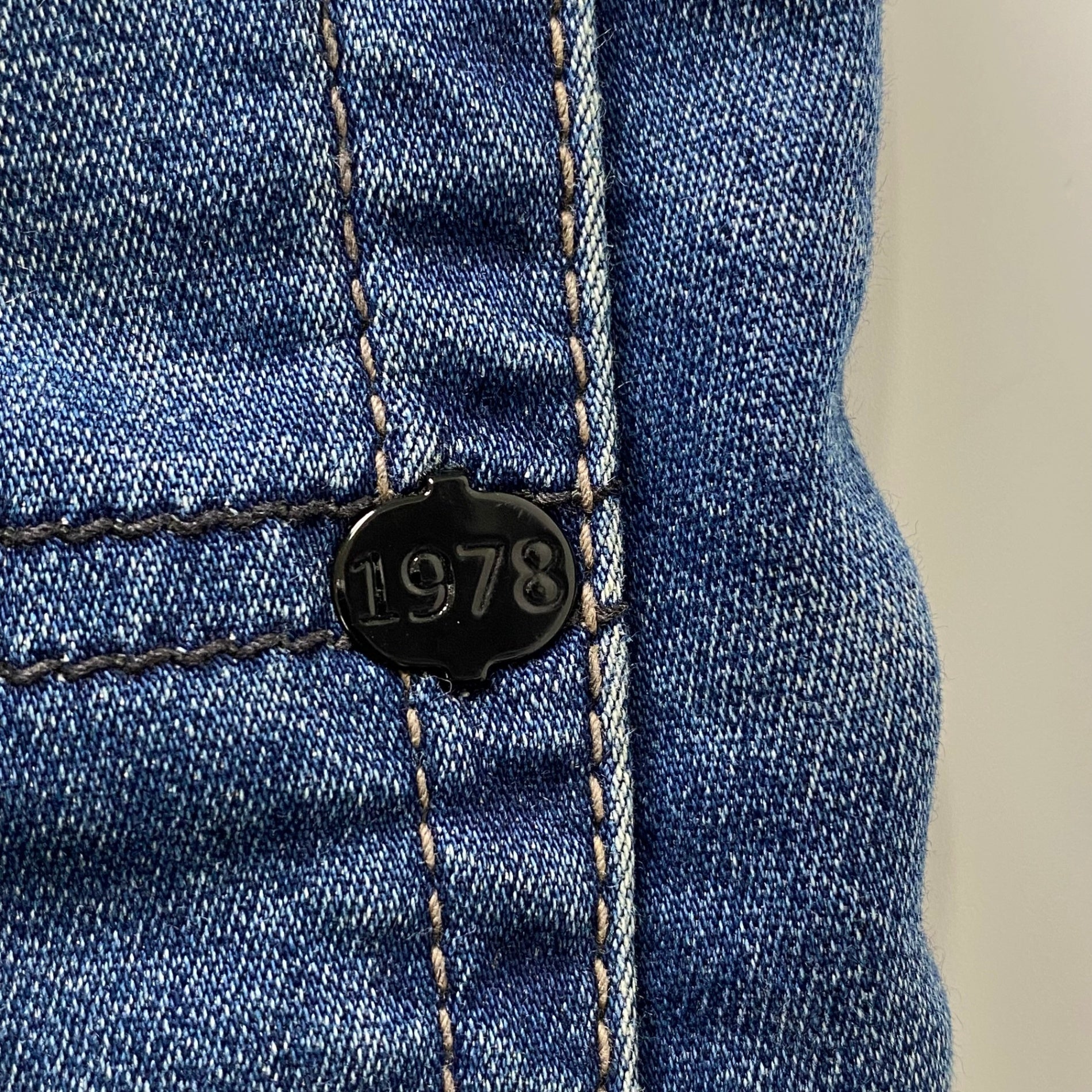 DIESEL ディーゼル / NARROT-NE ジョグジーンズ 0683S STRETCH 参考定価：45,000程度 SIZE:28