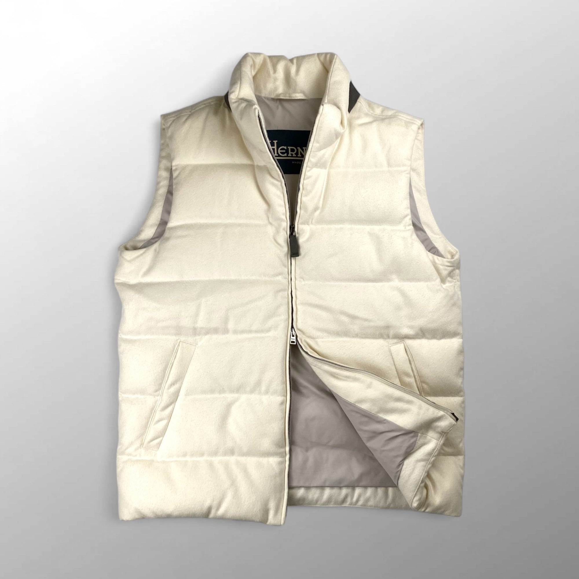 【美品】 HERNO ヘルノ / シルクカシミヤ ダウンべスト 裾ドローコード SIZE:50（XL程度）