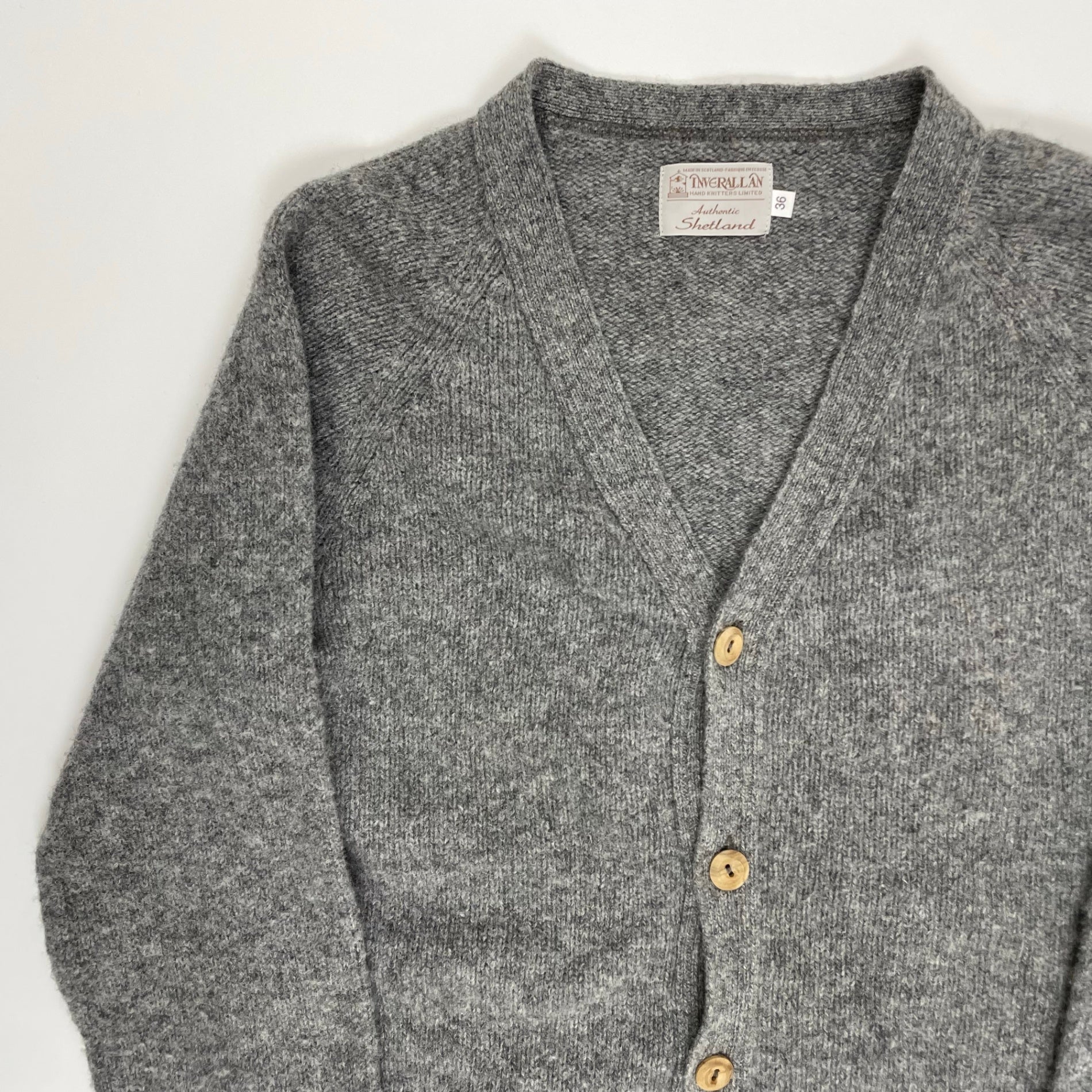 INVERALLAN インバーアラン / シェットランドウールカーディガン ウッドボタン 参考定価：30,000程度 SIZE:36