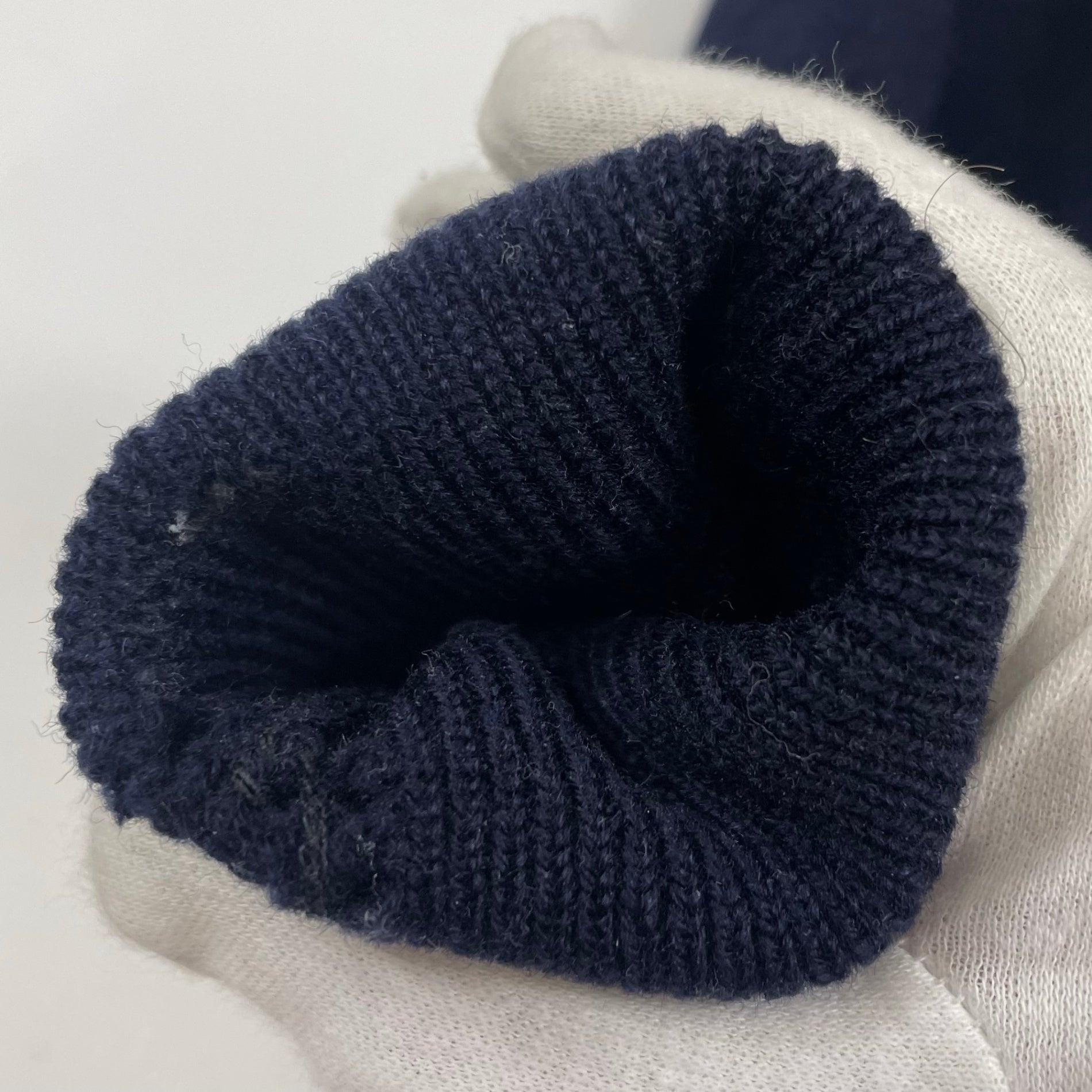 Burberry's バーバリーズ / ヴィンテージエンブレムVネックニット スコットランド製 SIZE：38