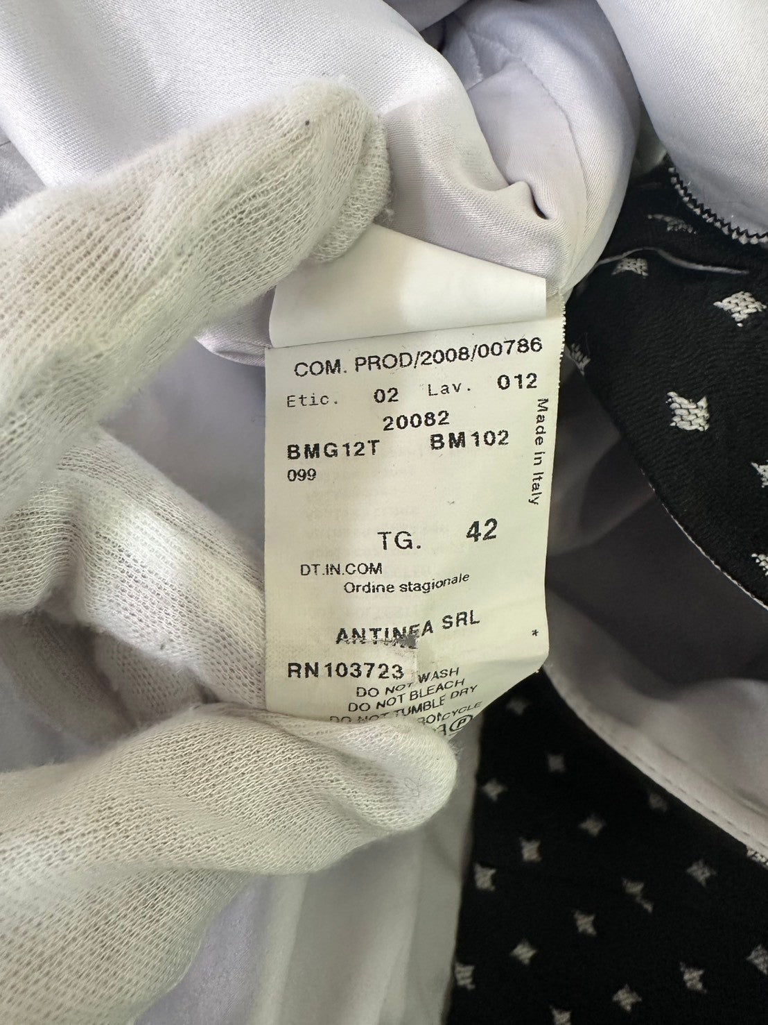 ARMANI COLLEZIONI アルマーニ コレツィオーニ / タキシードカラーショートジャケット ブラック イタリア製 参考定価：120,000程度 SIZE:42