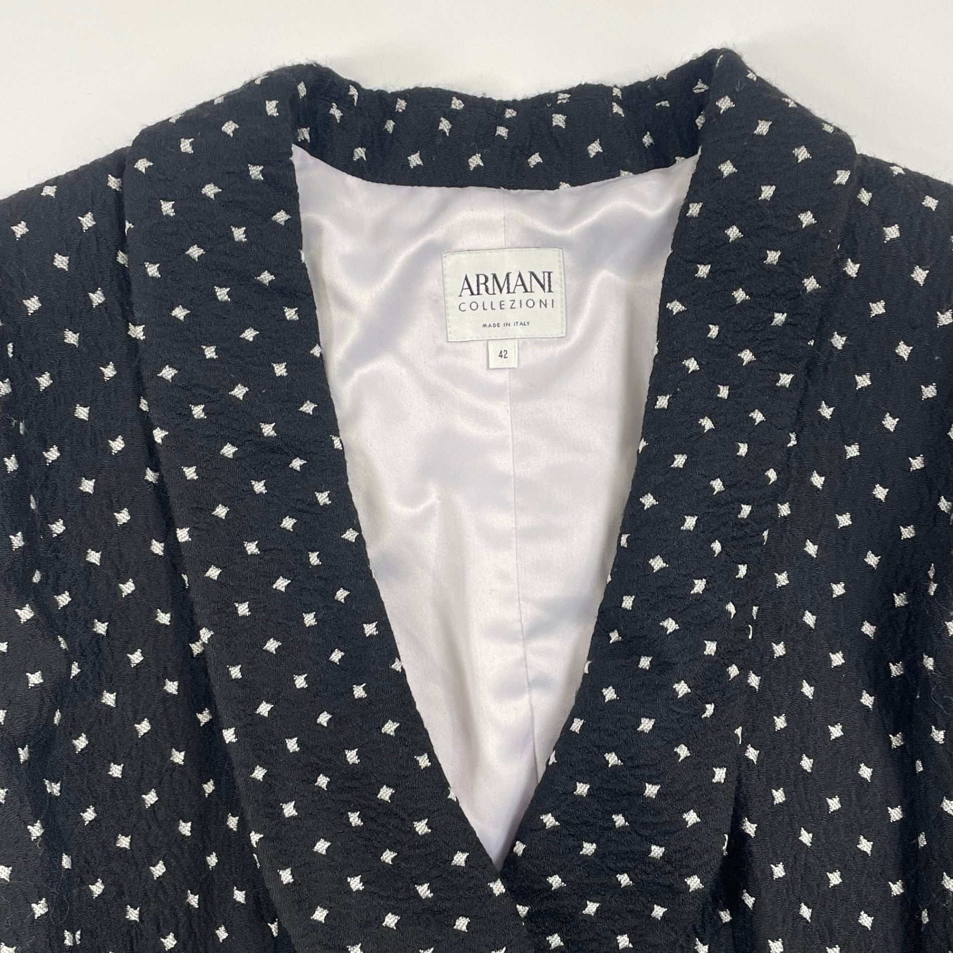 ARMANI COLLEZIONI アルマーニ コレツィオーニ / タキシードカラーショートジャケット ブラック イタリア製 参考定価：120,000程度 SIZE:42