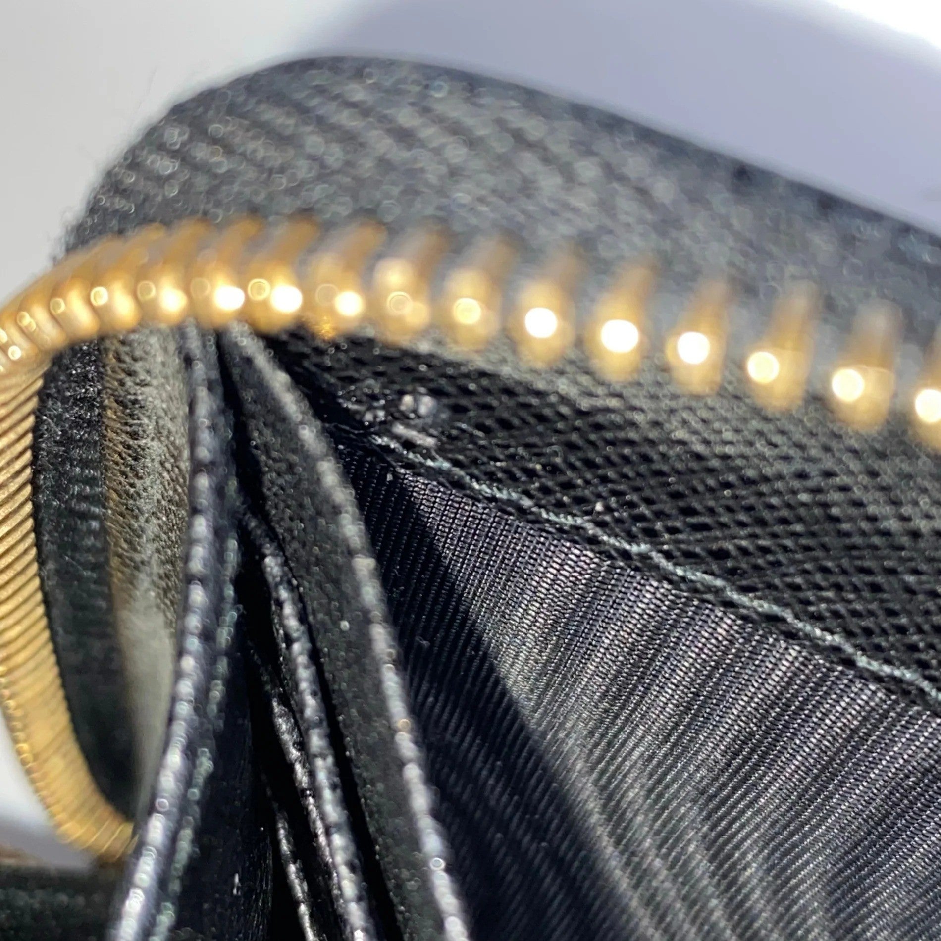 PRADA プラダ / サフィアーノ ラウンドファスナー 長財布 1ML506 ブラック