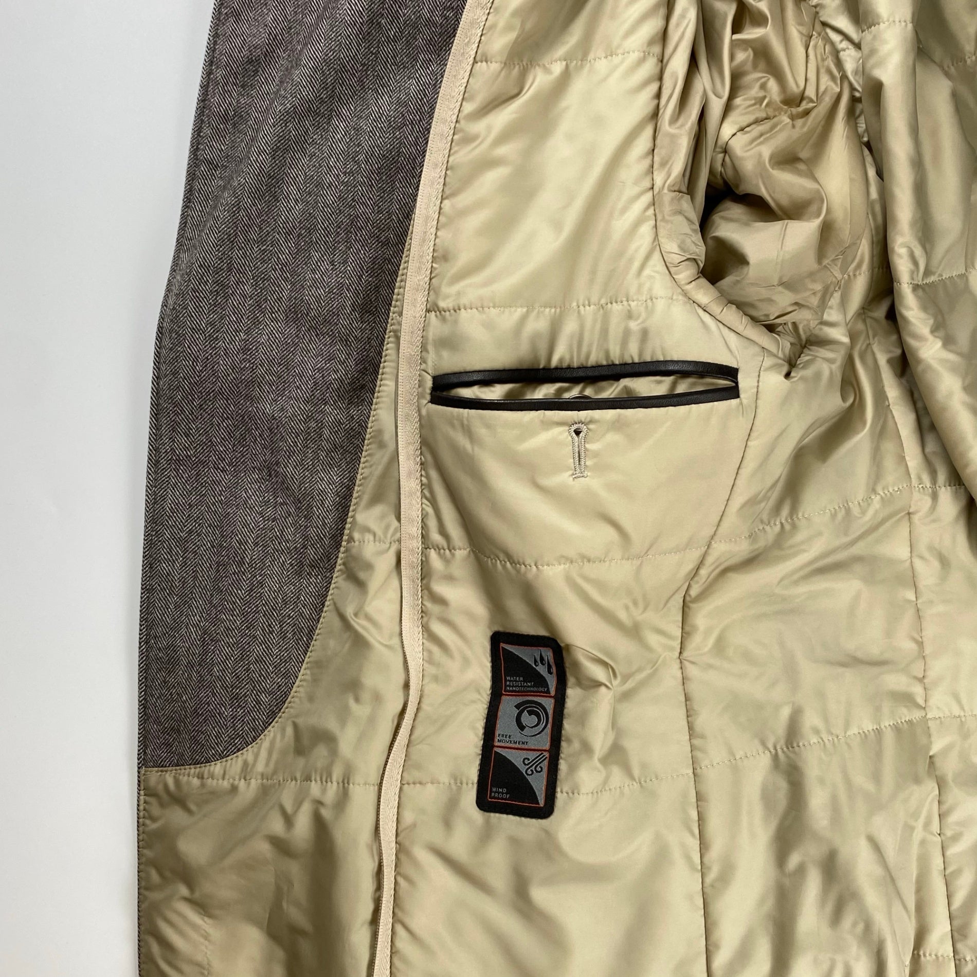 CORNELIANI コルネリアーニ / カシミヤ混 IDコート ヘリンボーン バージンウール使用 参考定価：300,000程度 SIZE:48（L程度）