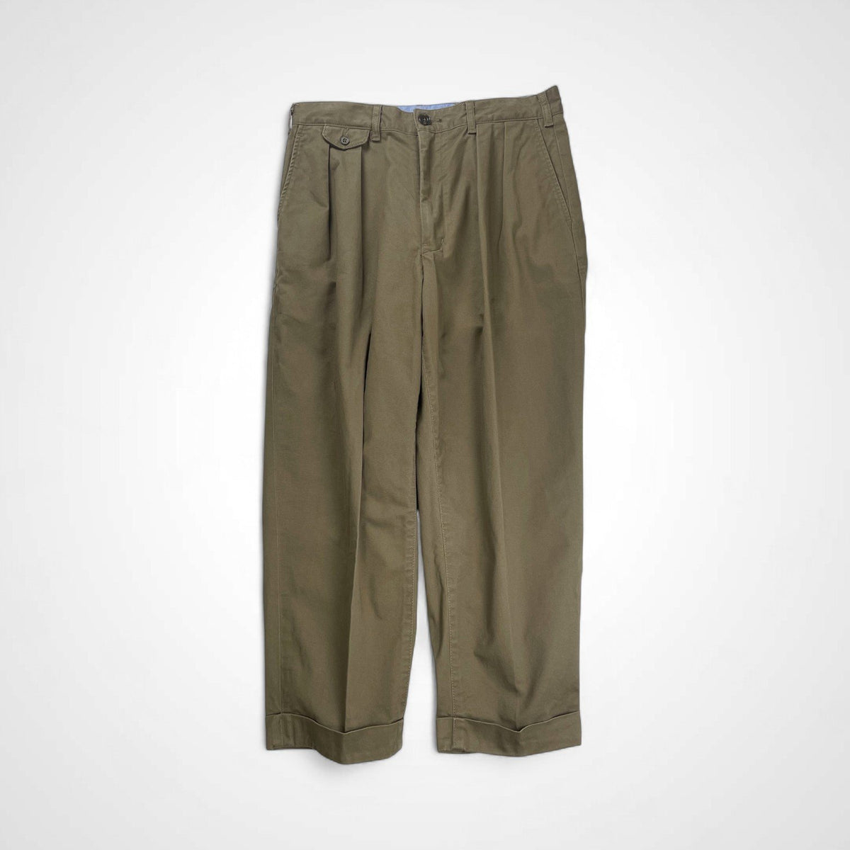【BEAMS100名品】 BEAMS PLUS ビームスプラス / 2プリーツ チノ トラウザーズ カーキ 参考定価：12,000+tax SIZE：M